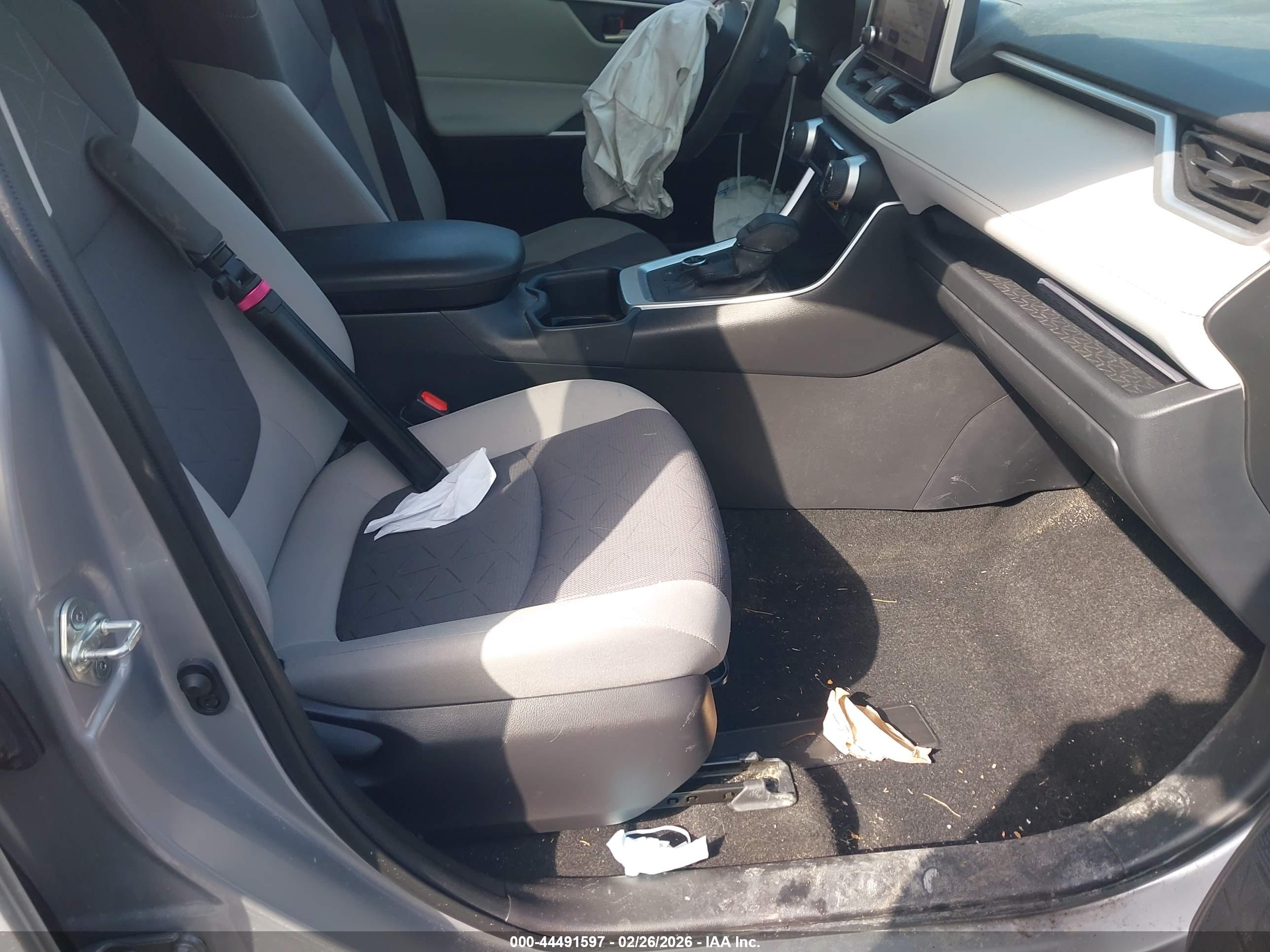 TOYOTA RAV4 image 5