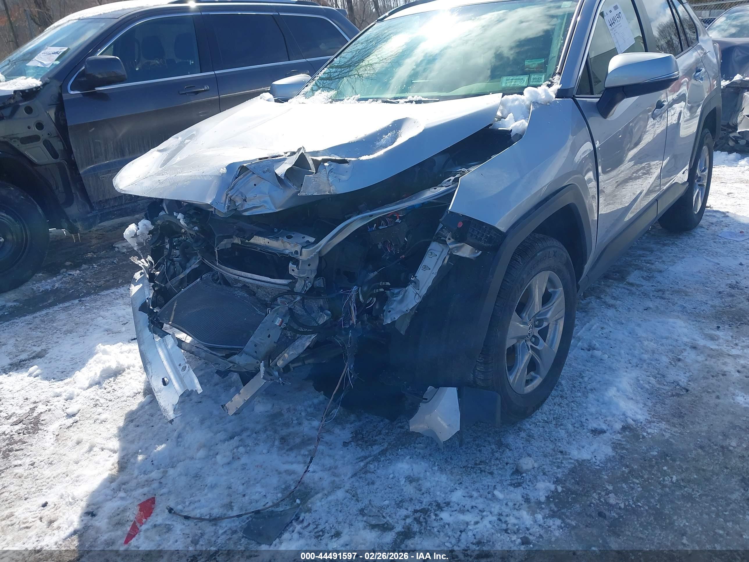 TOYOTA RAV4 image 6