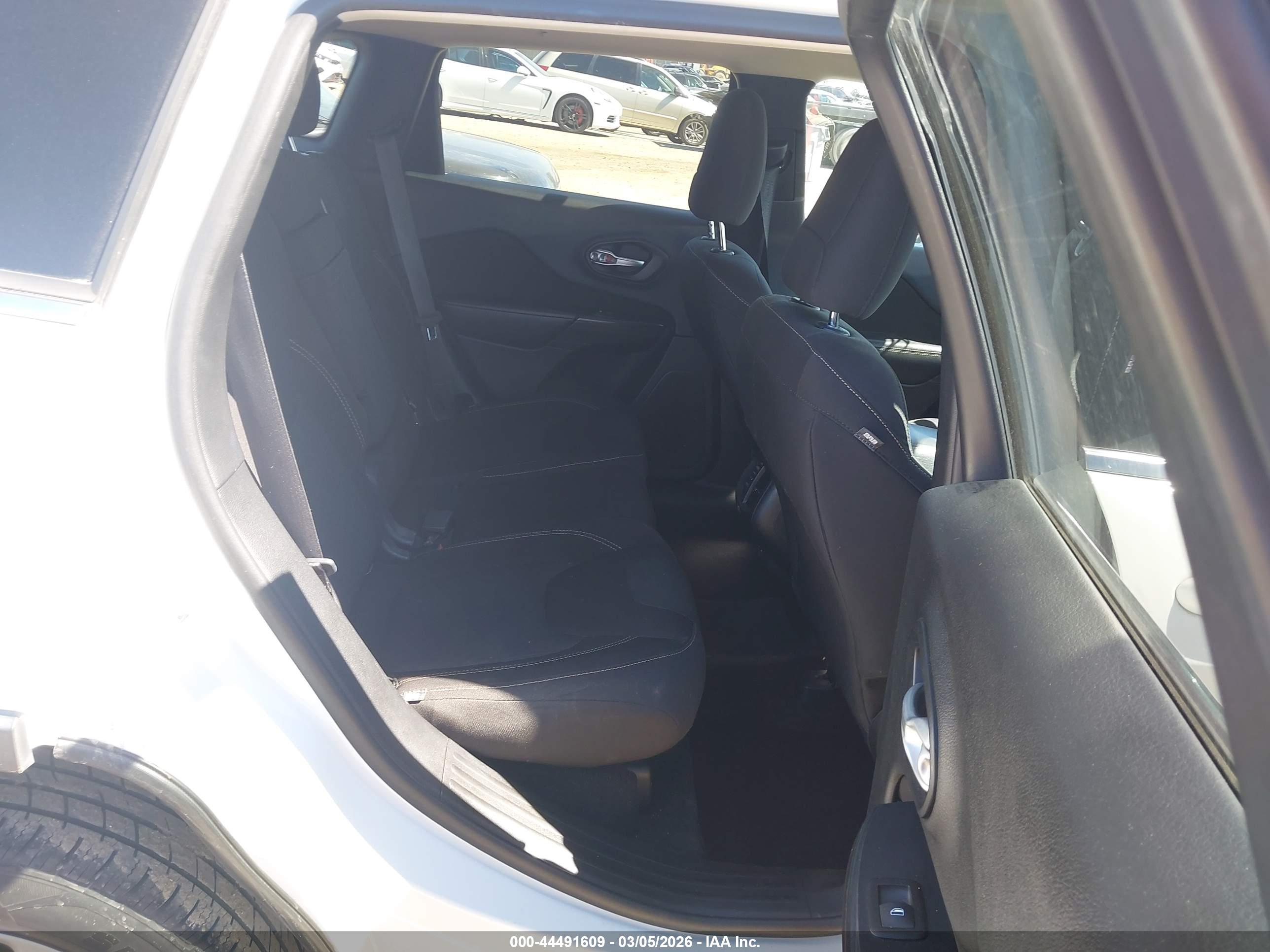 JEEP CHEROKEE image 8
