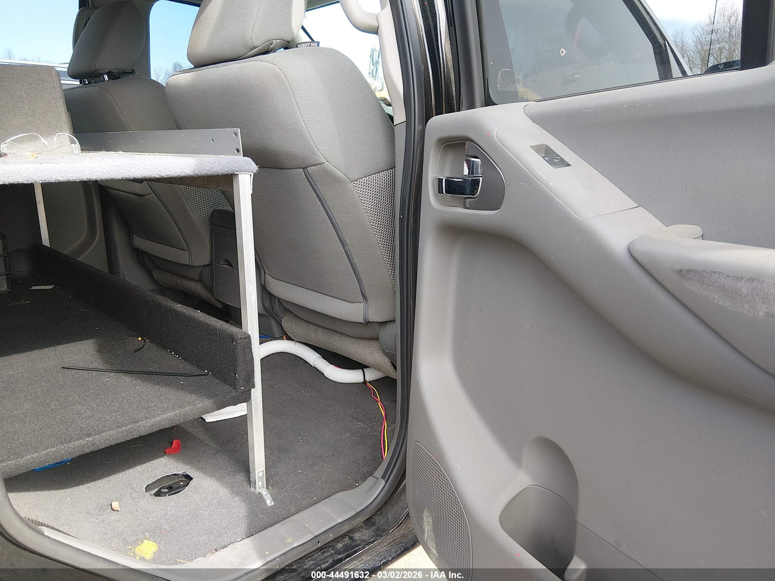 NISSAN FRONTIER image 8