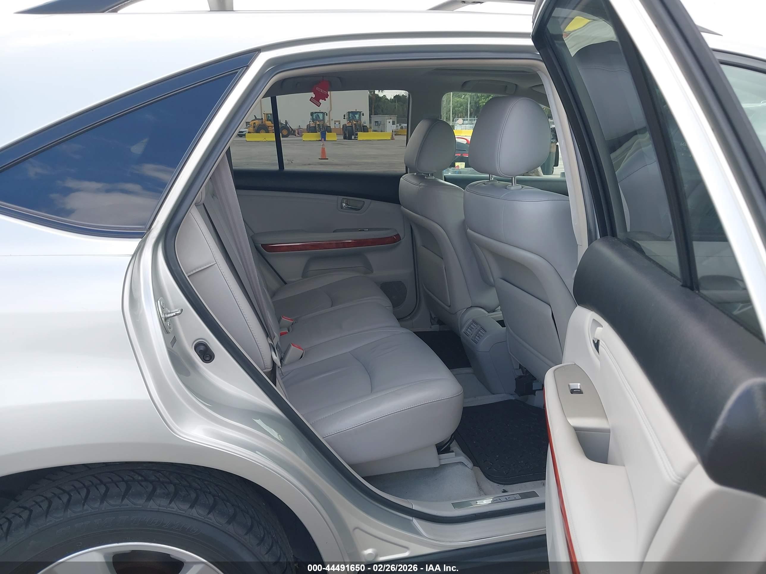 LEXUS RX image 8