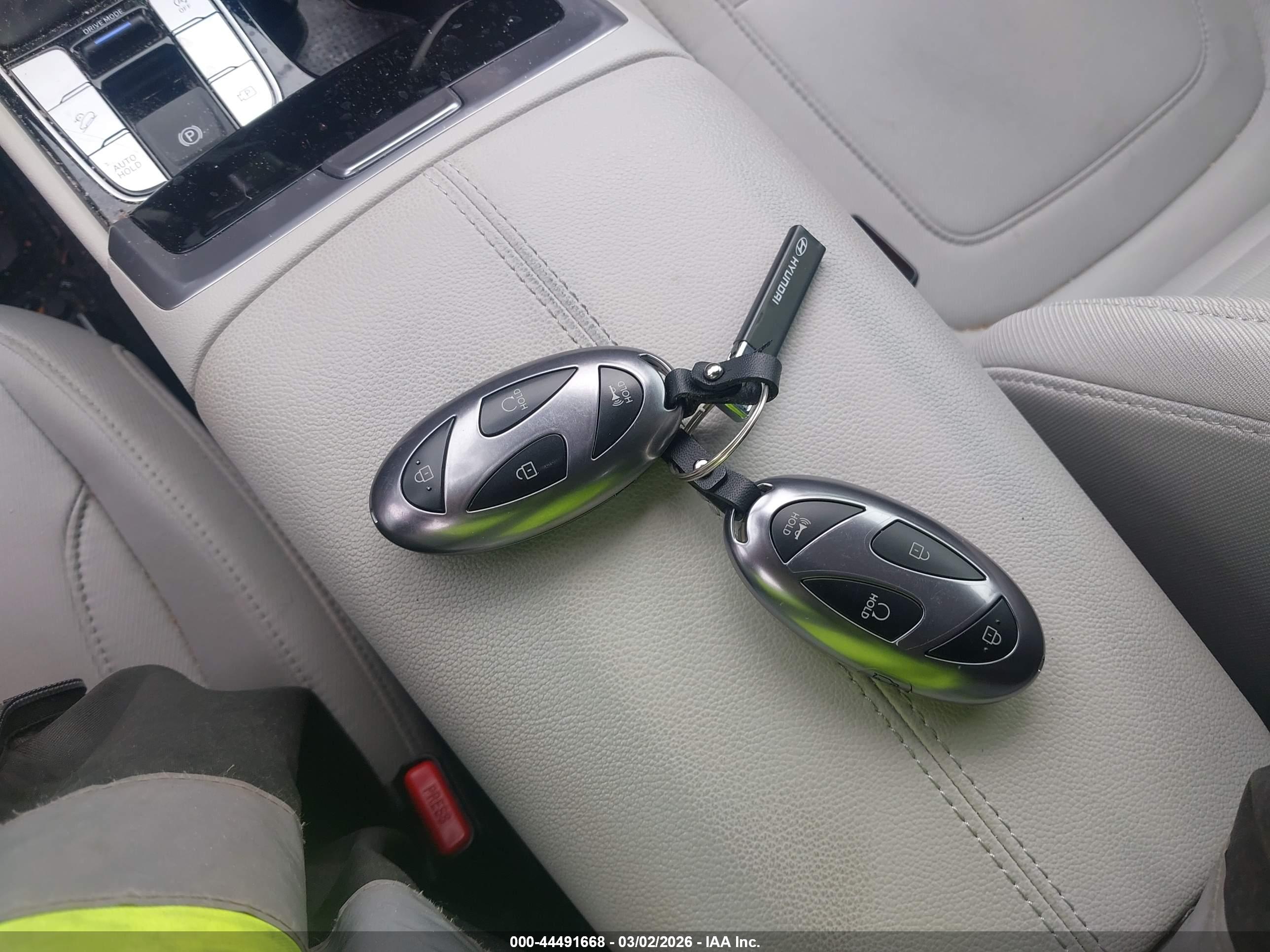 HYUNDAI TUCSON image 11