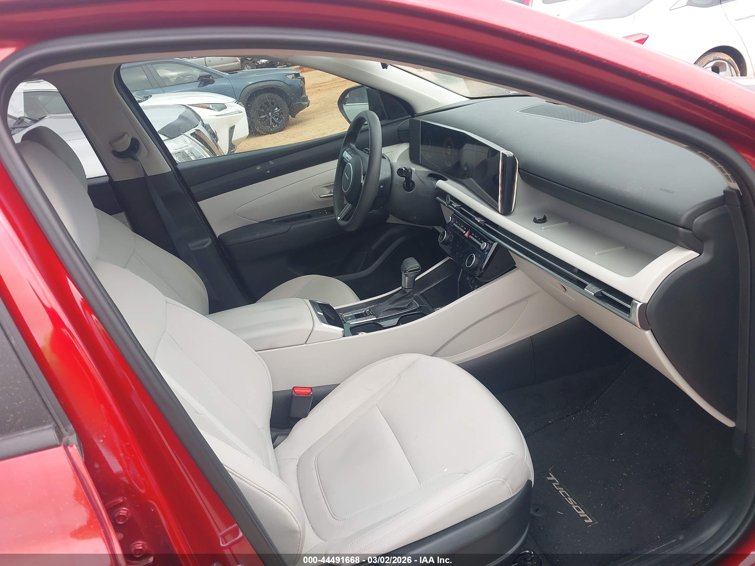 HYUNDAI TUCSON image 5