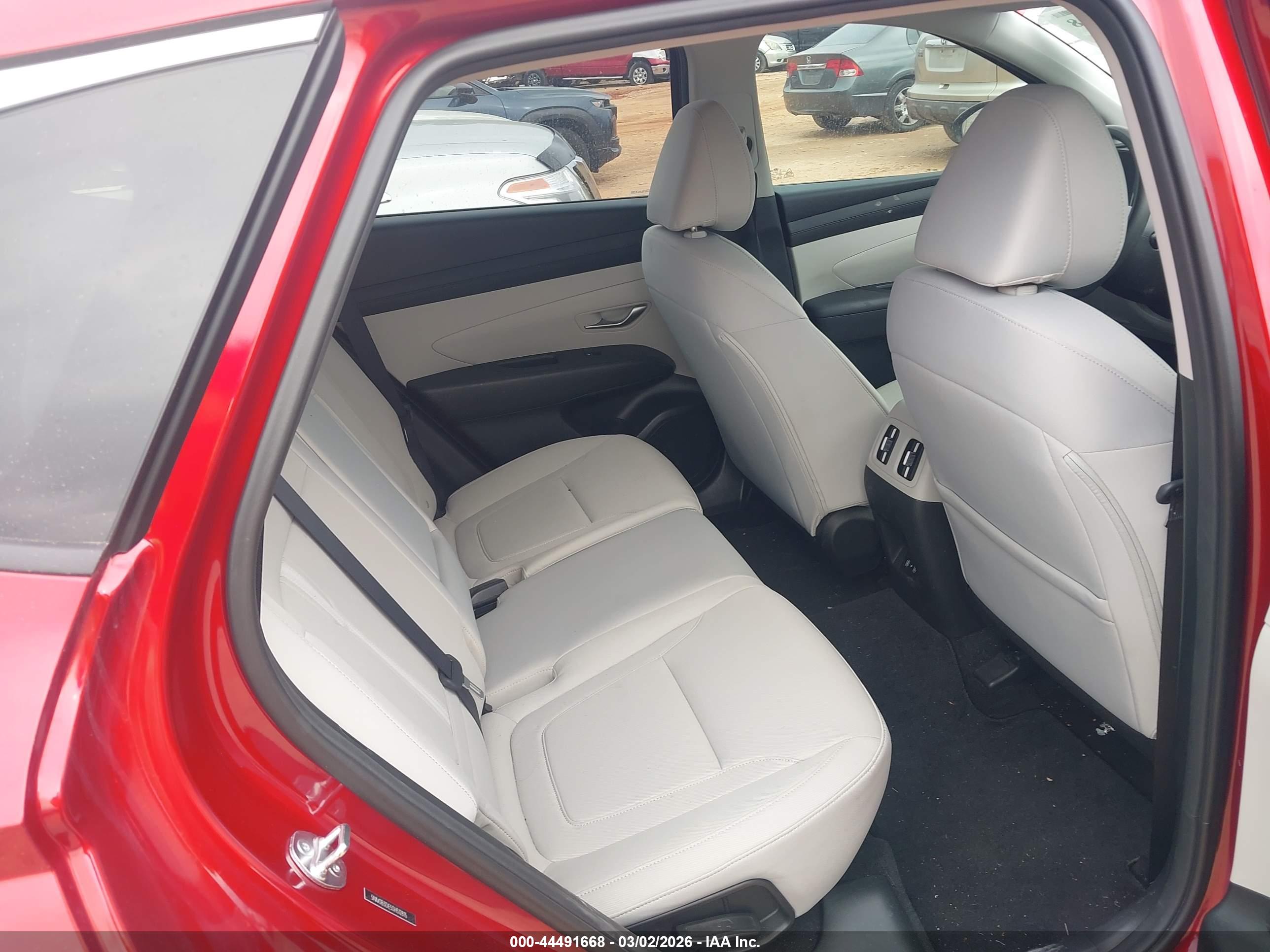HYUNDAI TUCSON image 8