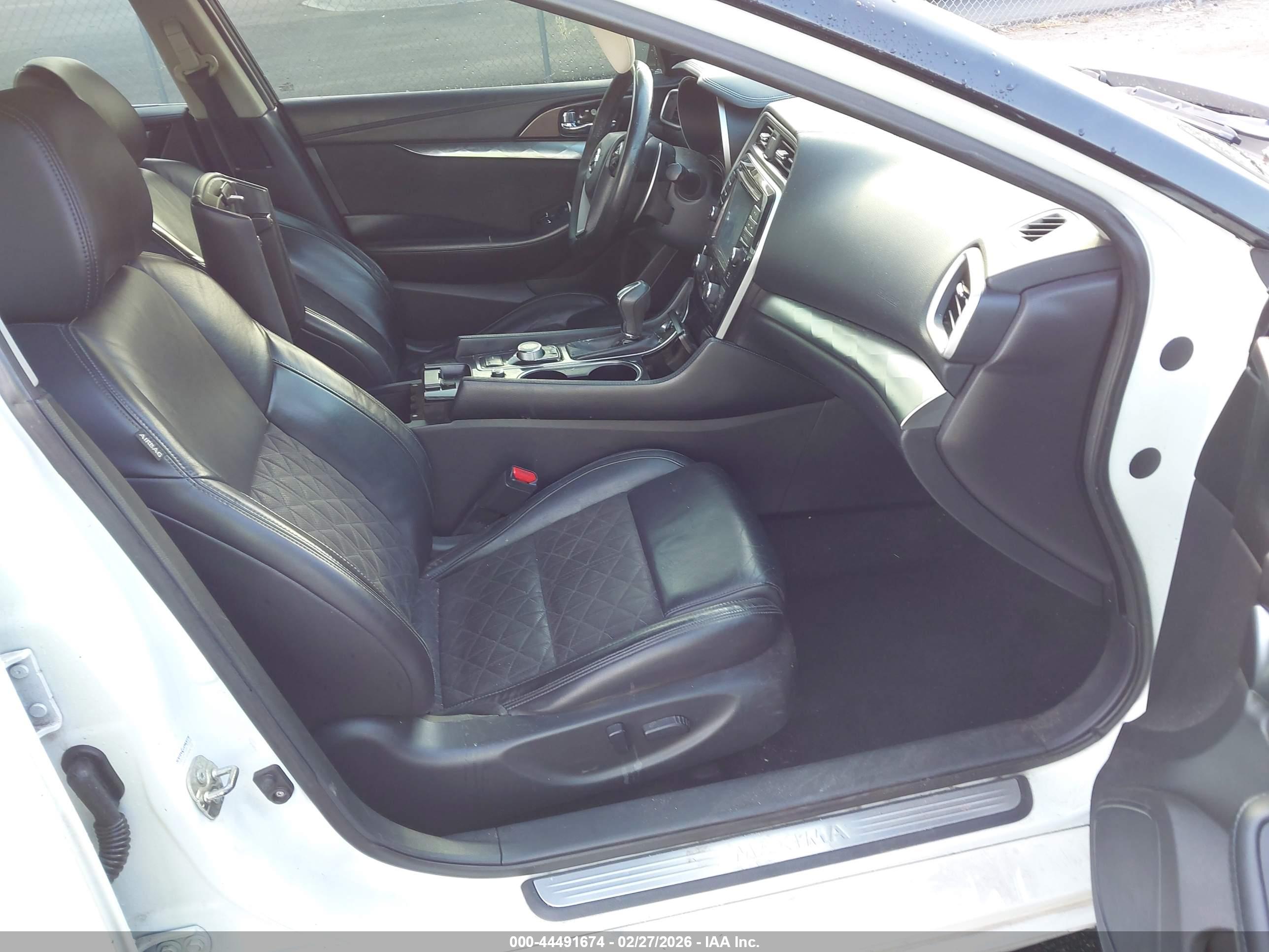 NISSAN MAXIMA image 5
