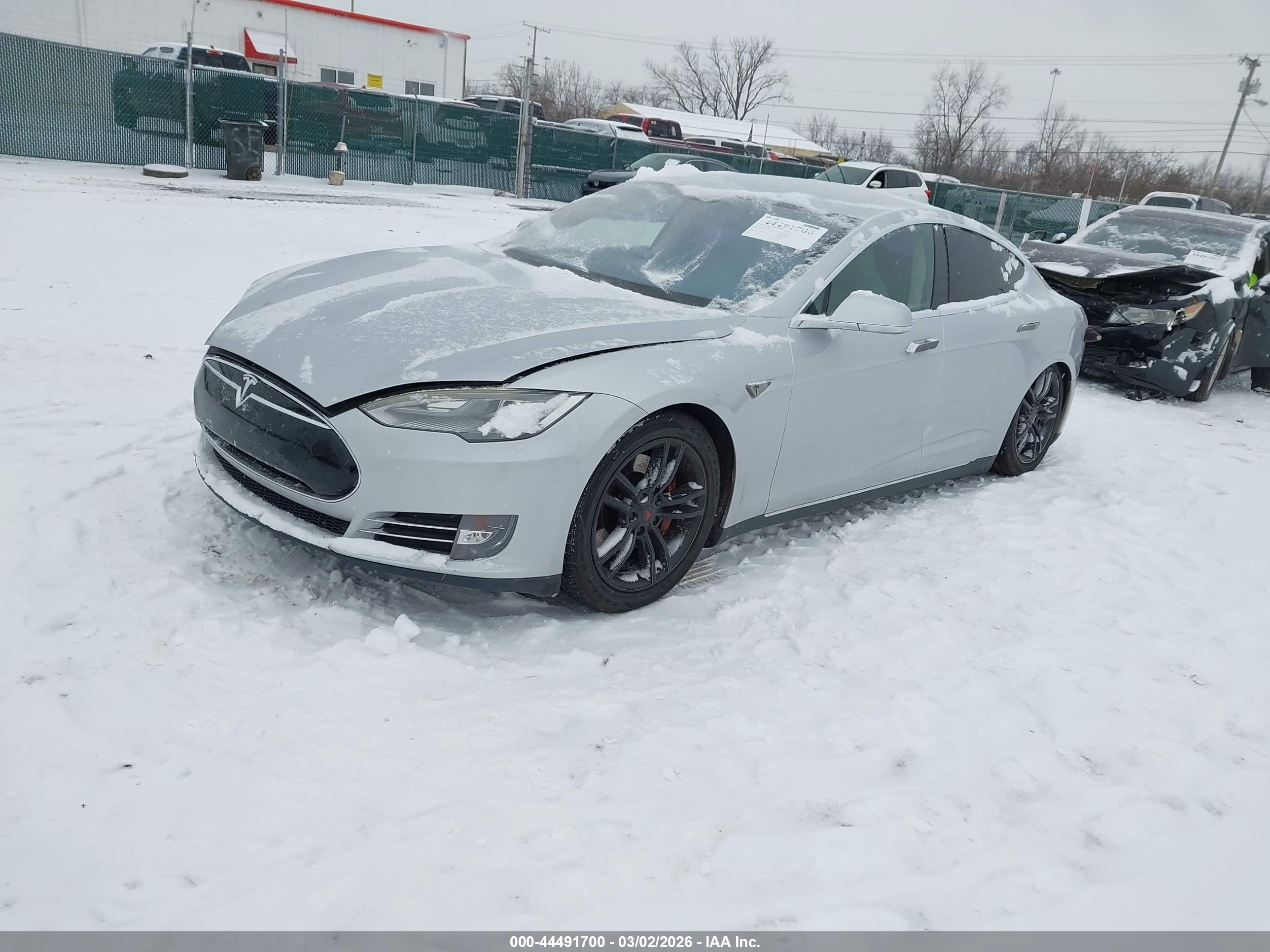 TESLA MODEL image 2