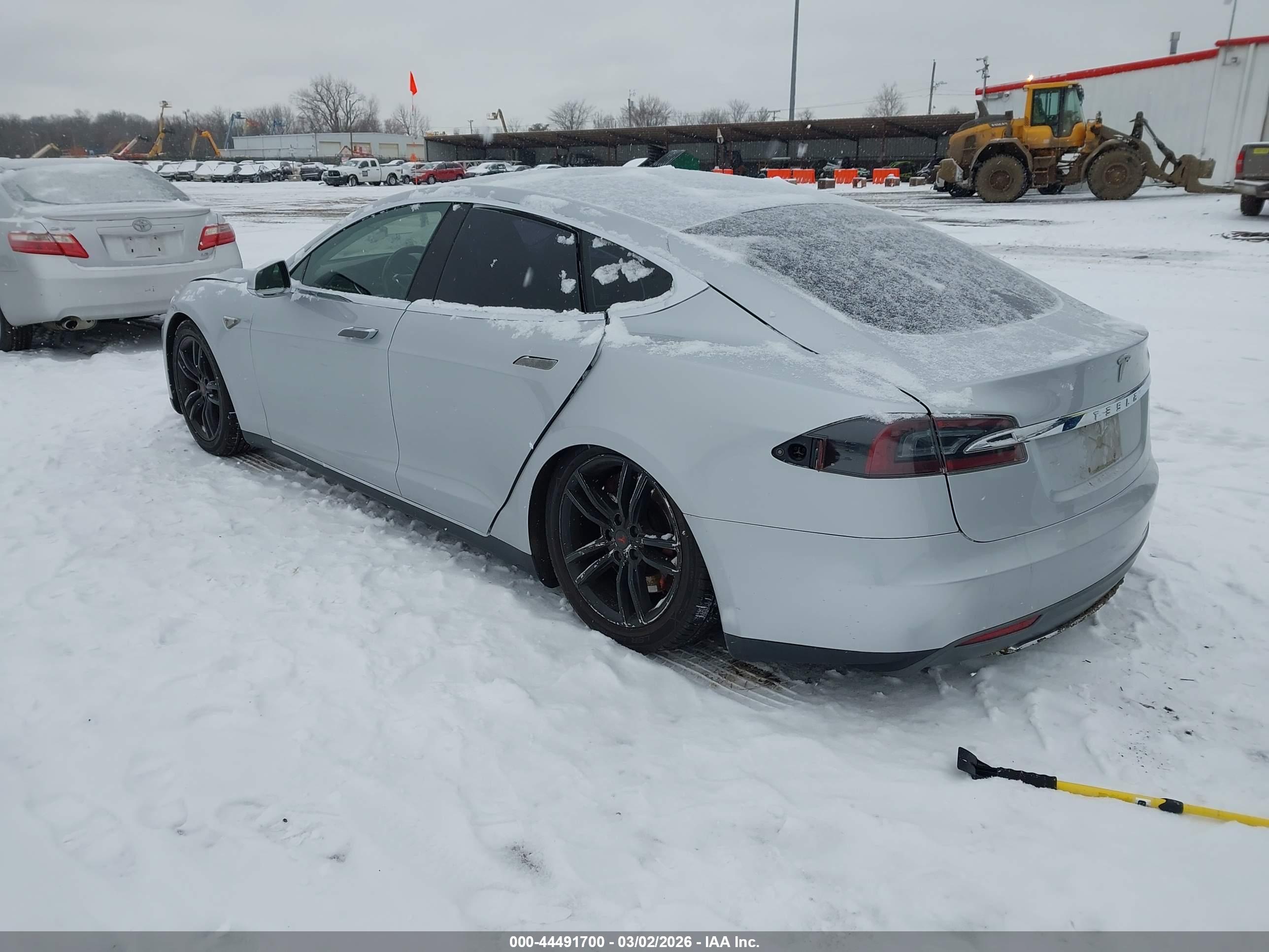 TESLA MODEL image 3