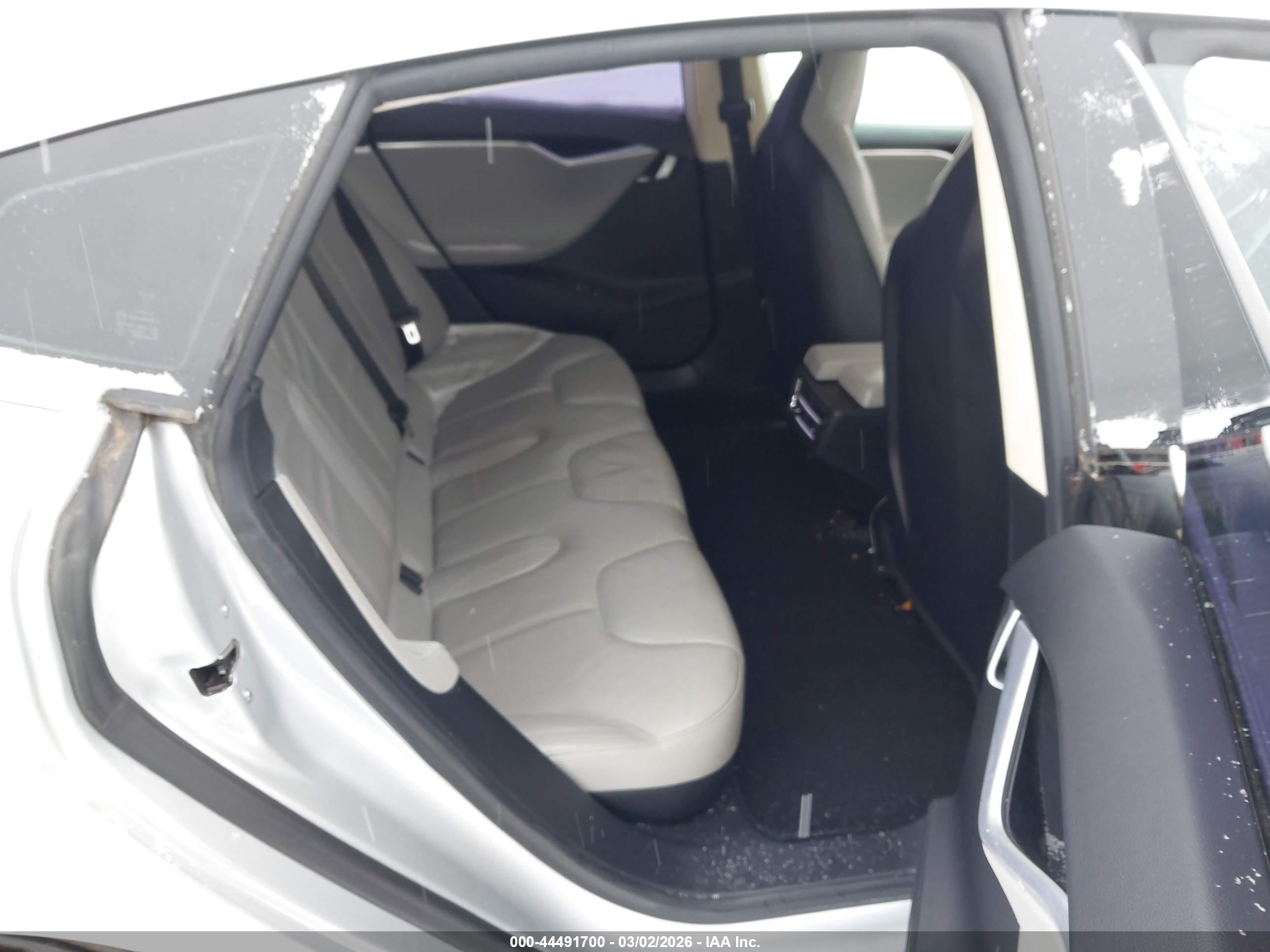 TESLA MODEL image 8