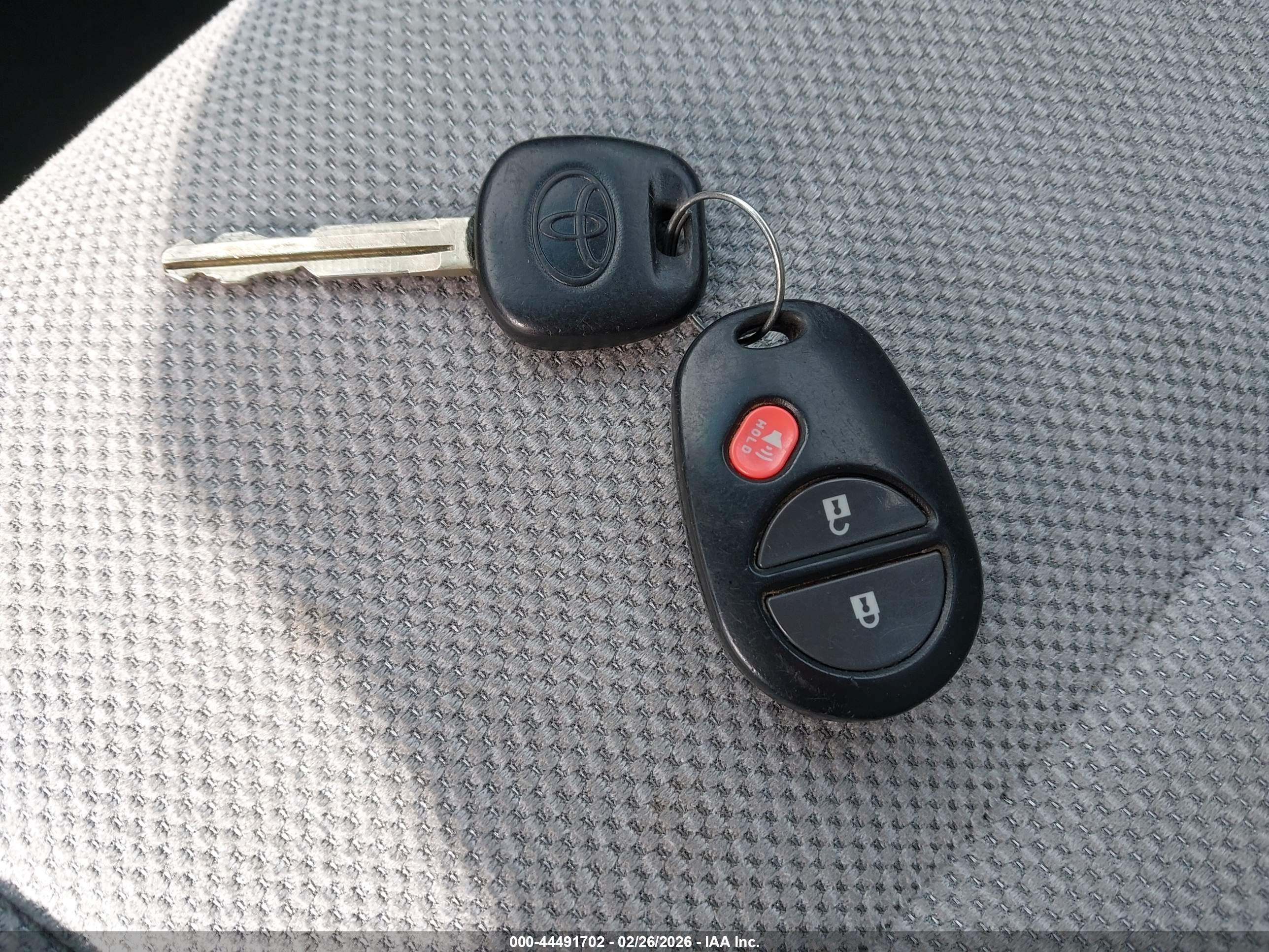 TOYOTA SIENNA image 11