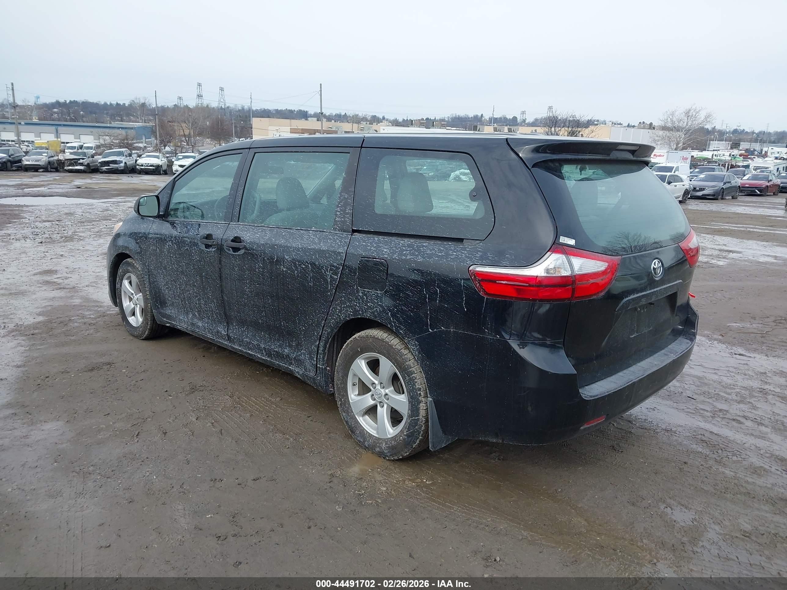 TOYOTA SIENNA image 3