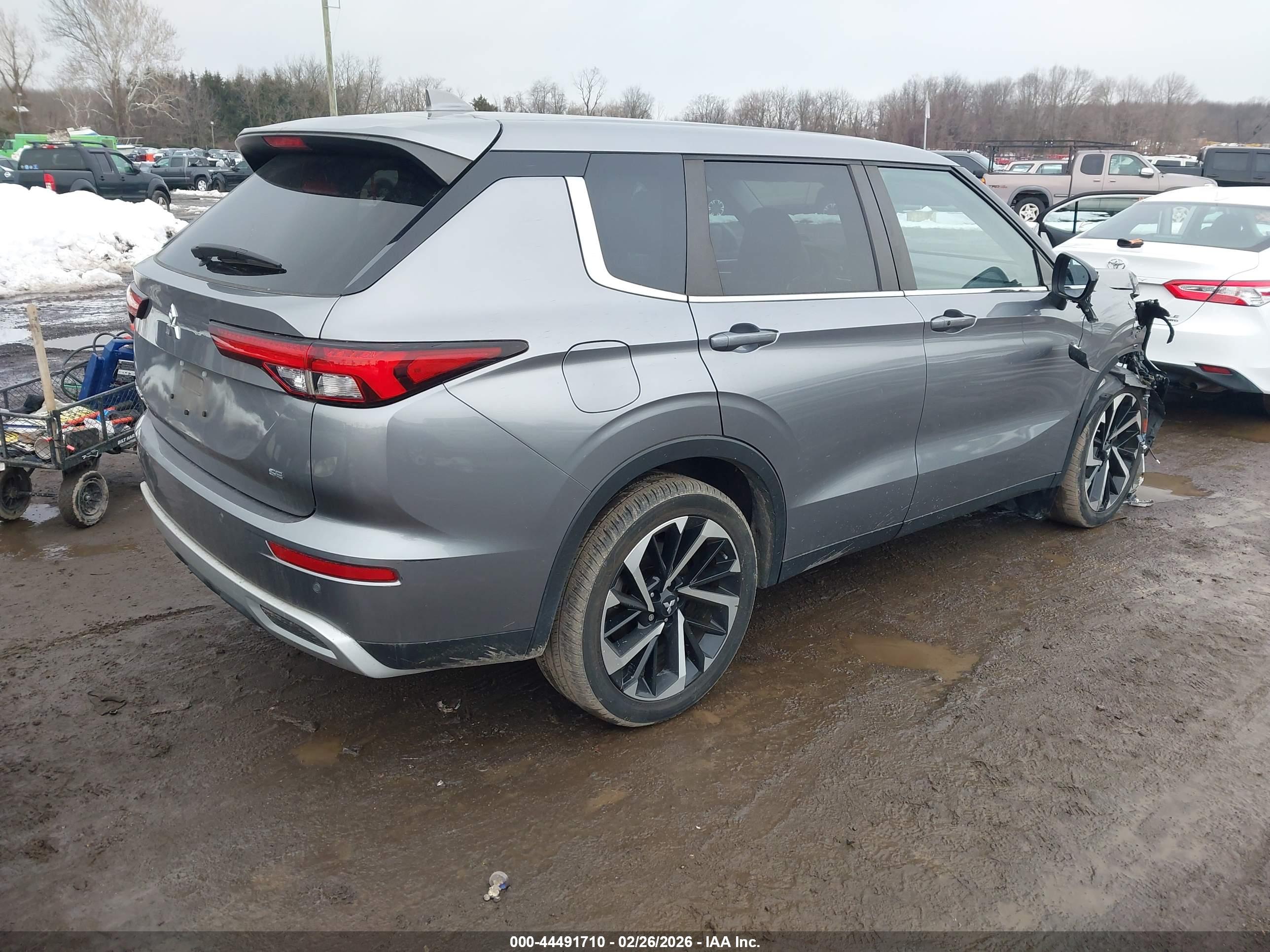 MITSUBISHI OUTLANDER image 4