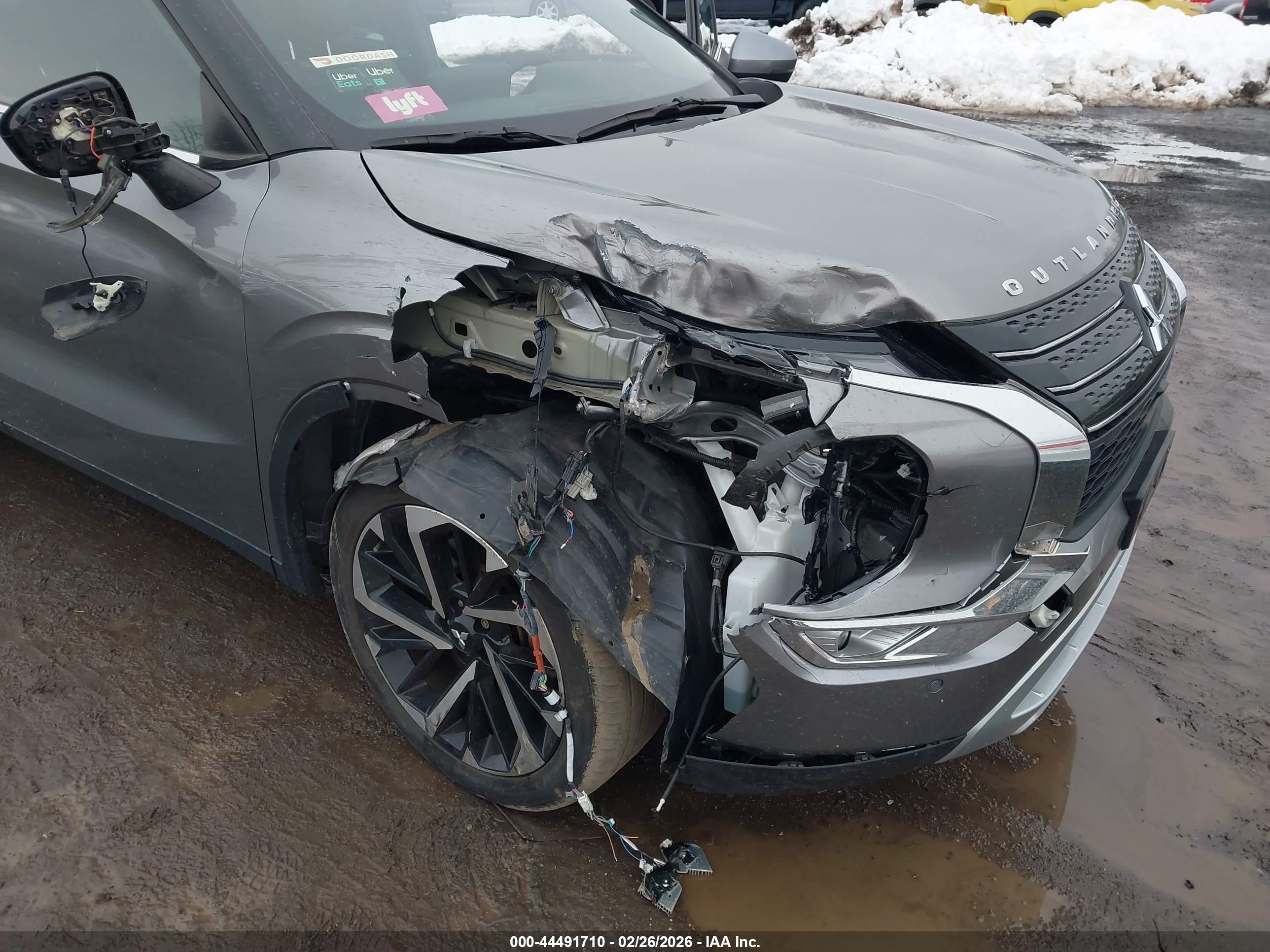 MITSUBISHI OUTLANDER image 6