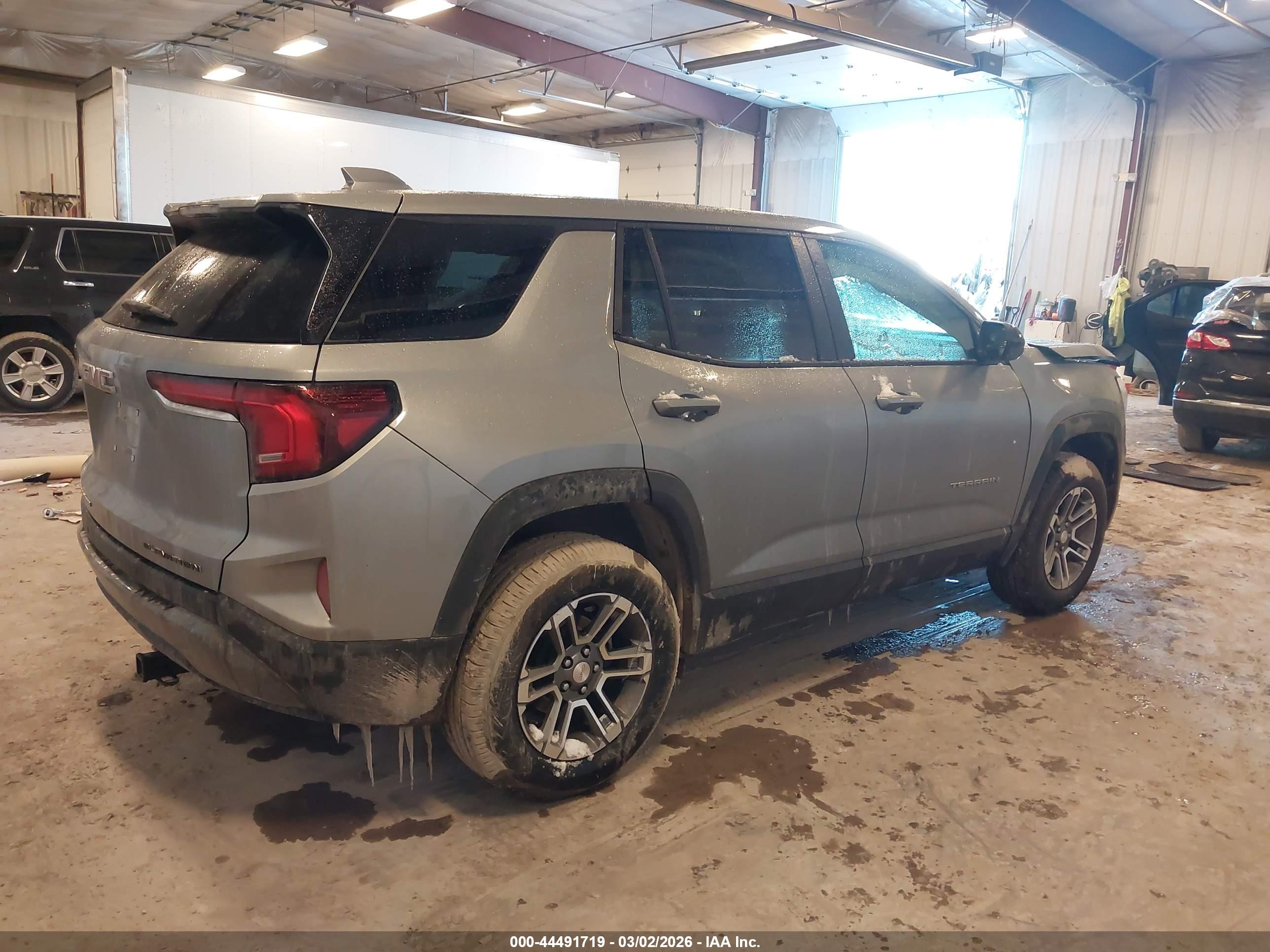 GMC TERRAIN image 4