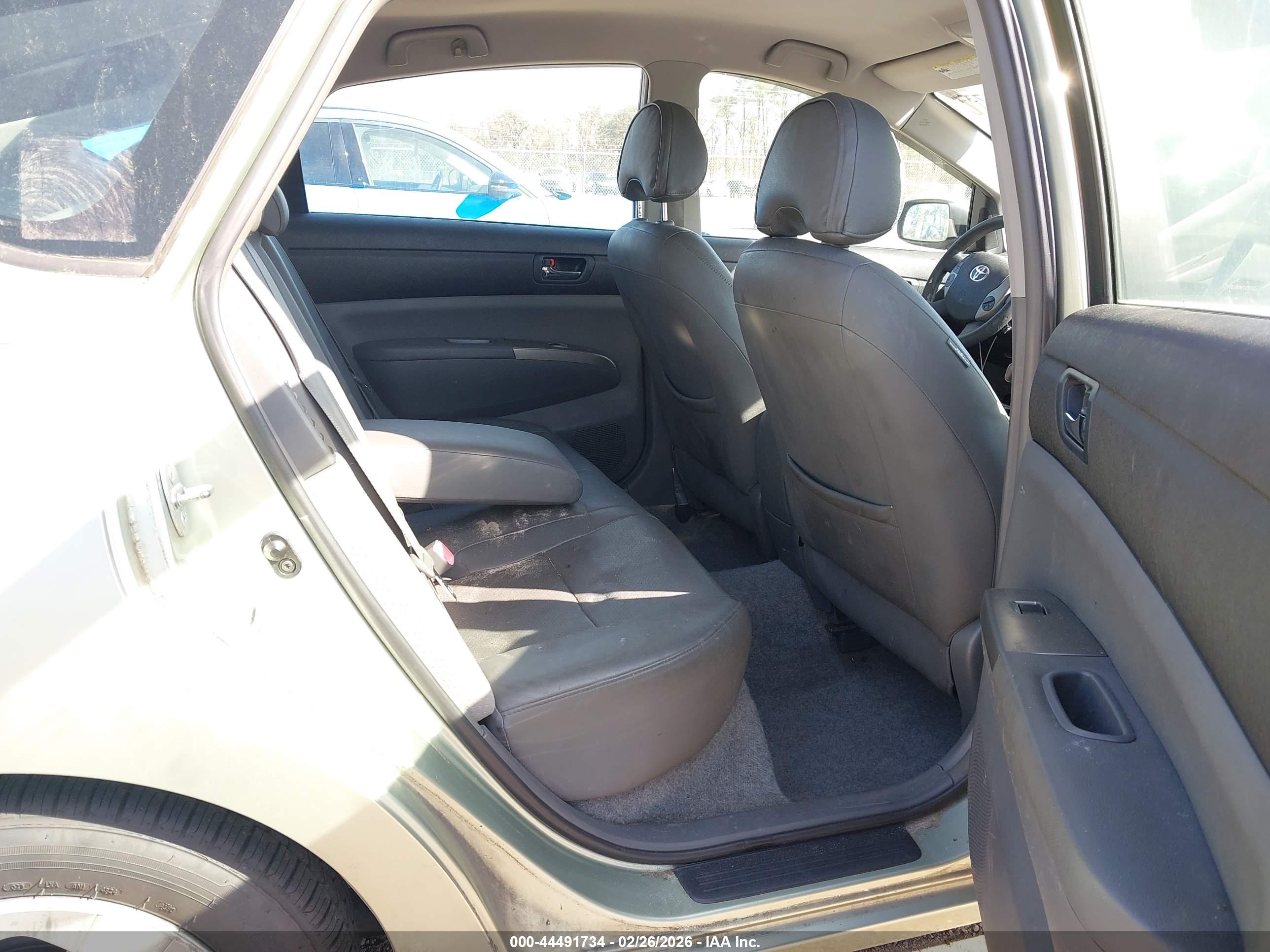 TOYOTA PRIUS image 8