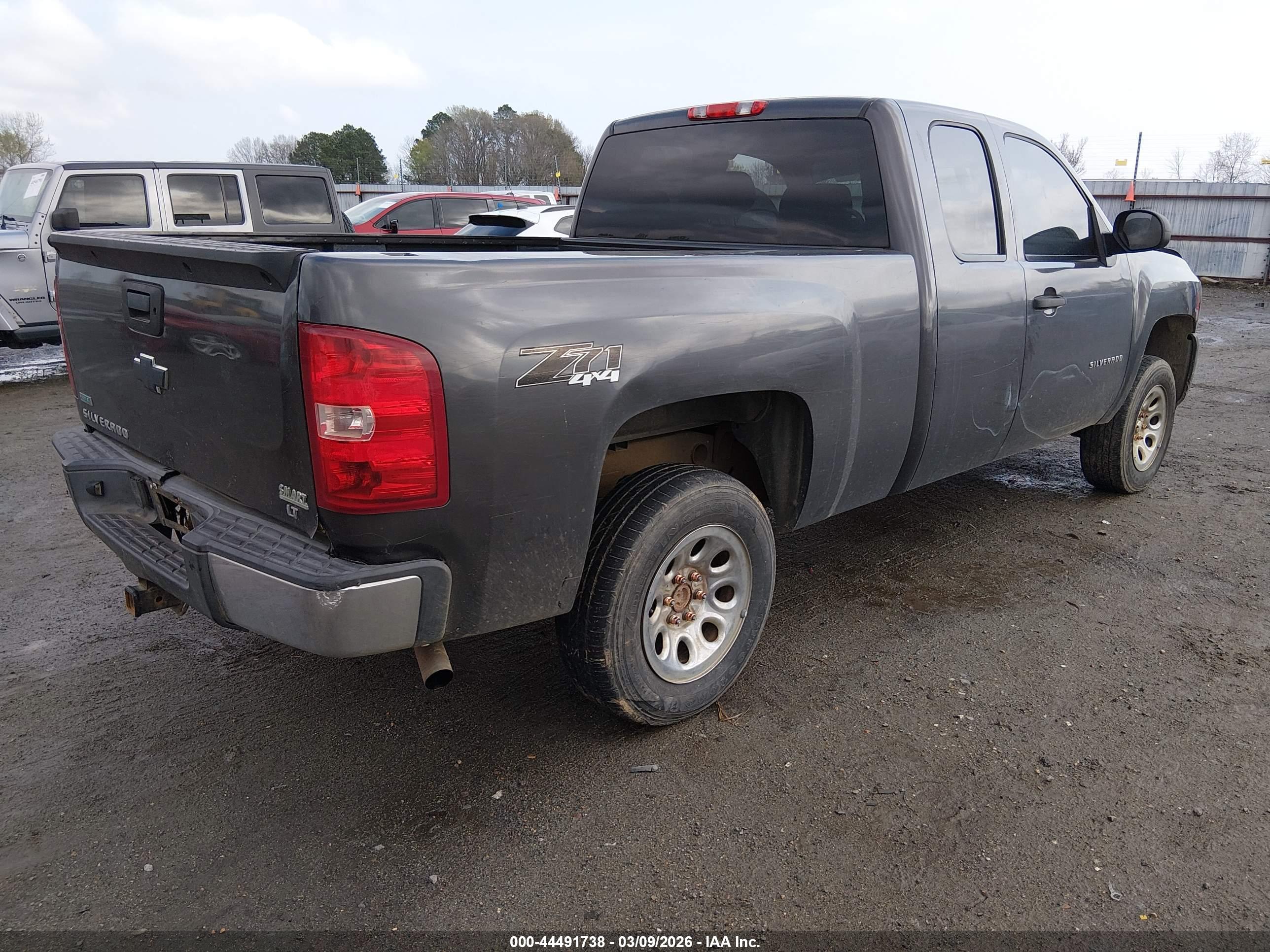 CHEVROLET SILVERADO image 4