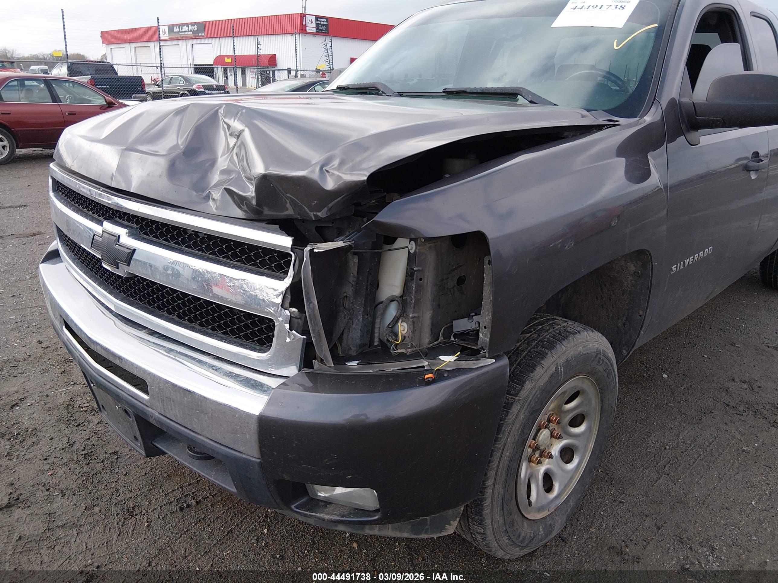 CHEVROLET SILVERADO image 6