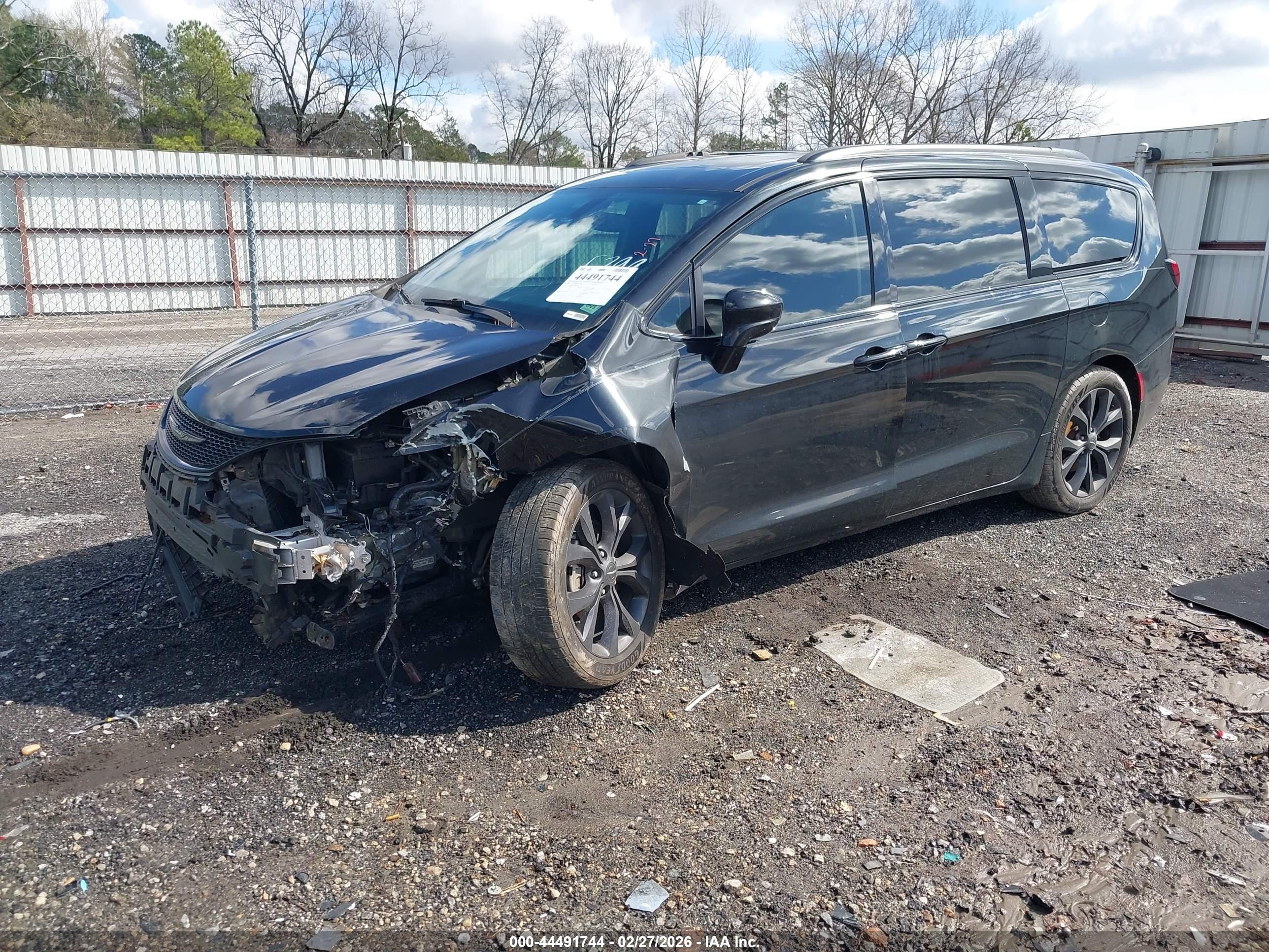 CHRYSLER PACIFICA image 2