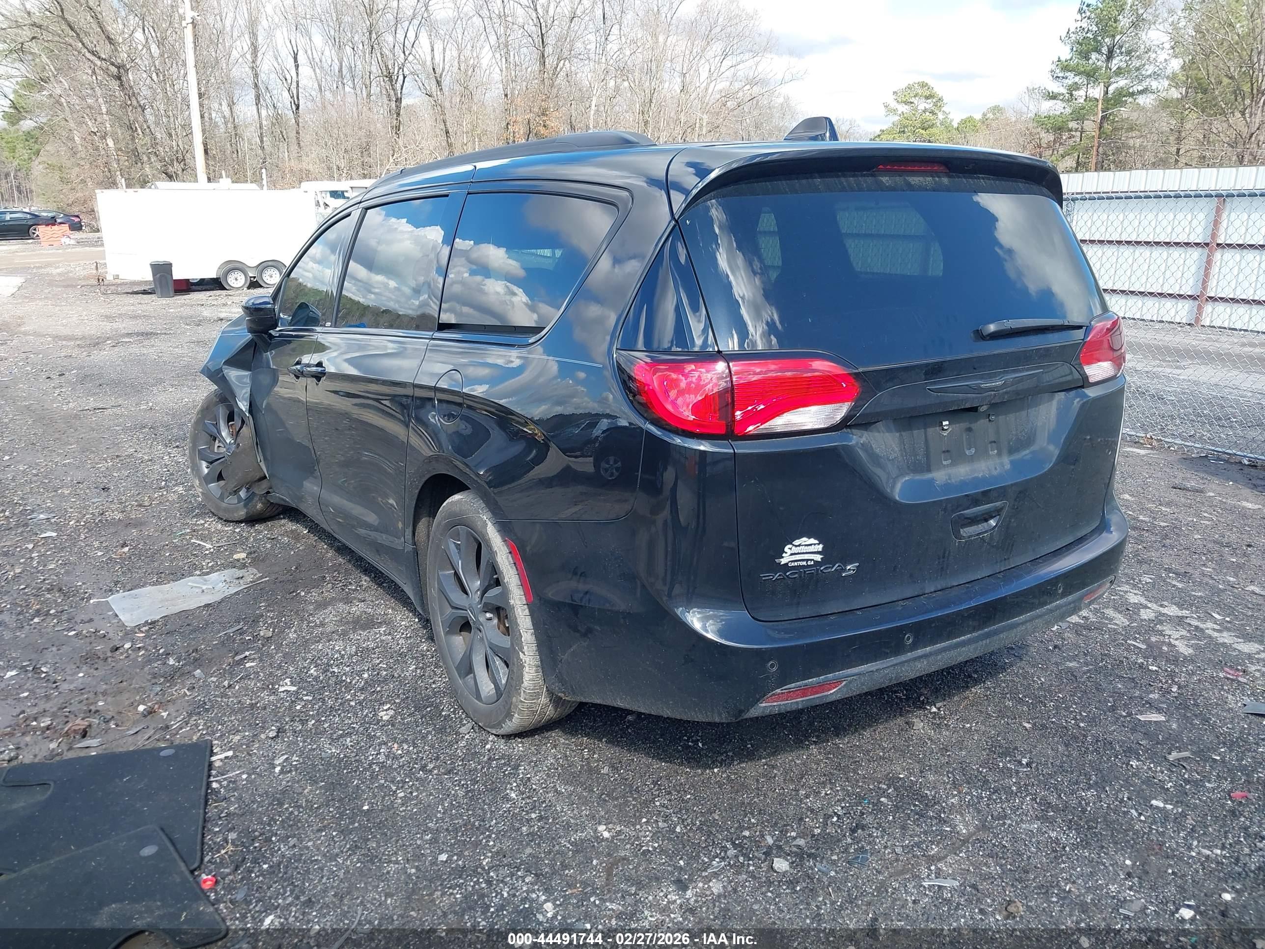 CHRYSLER PACIFICA image 3