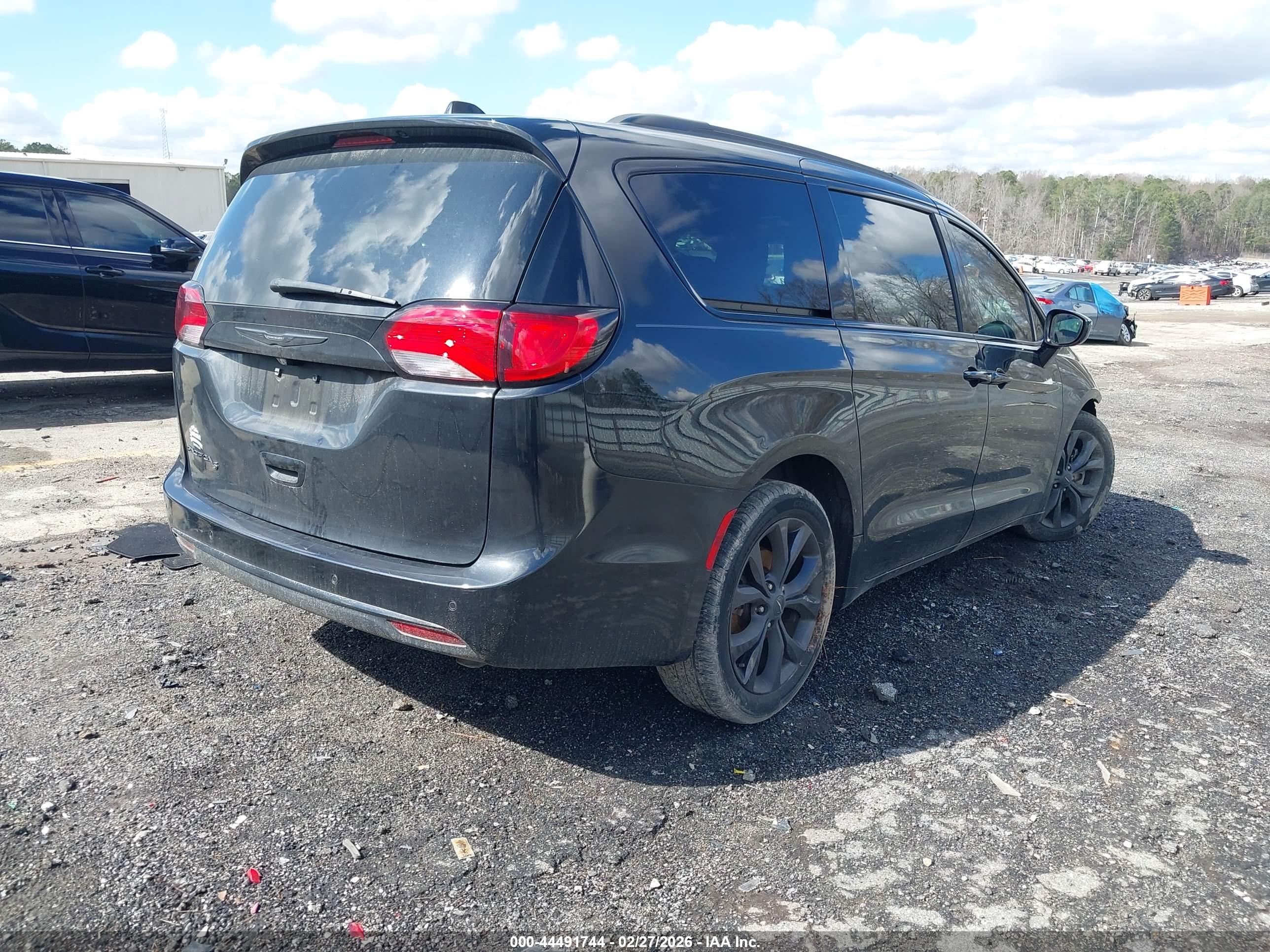 CHRYSLER PACIFICA image 4