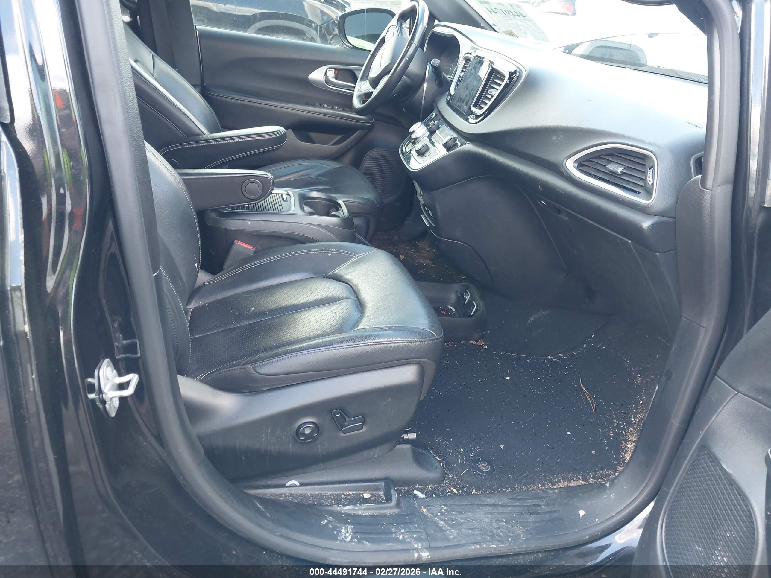 CHRYSLER PACIFICA image 5