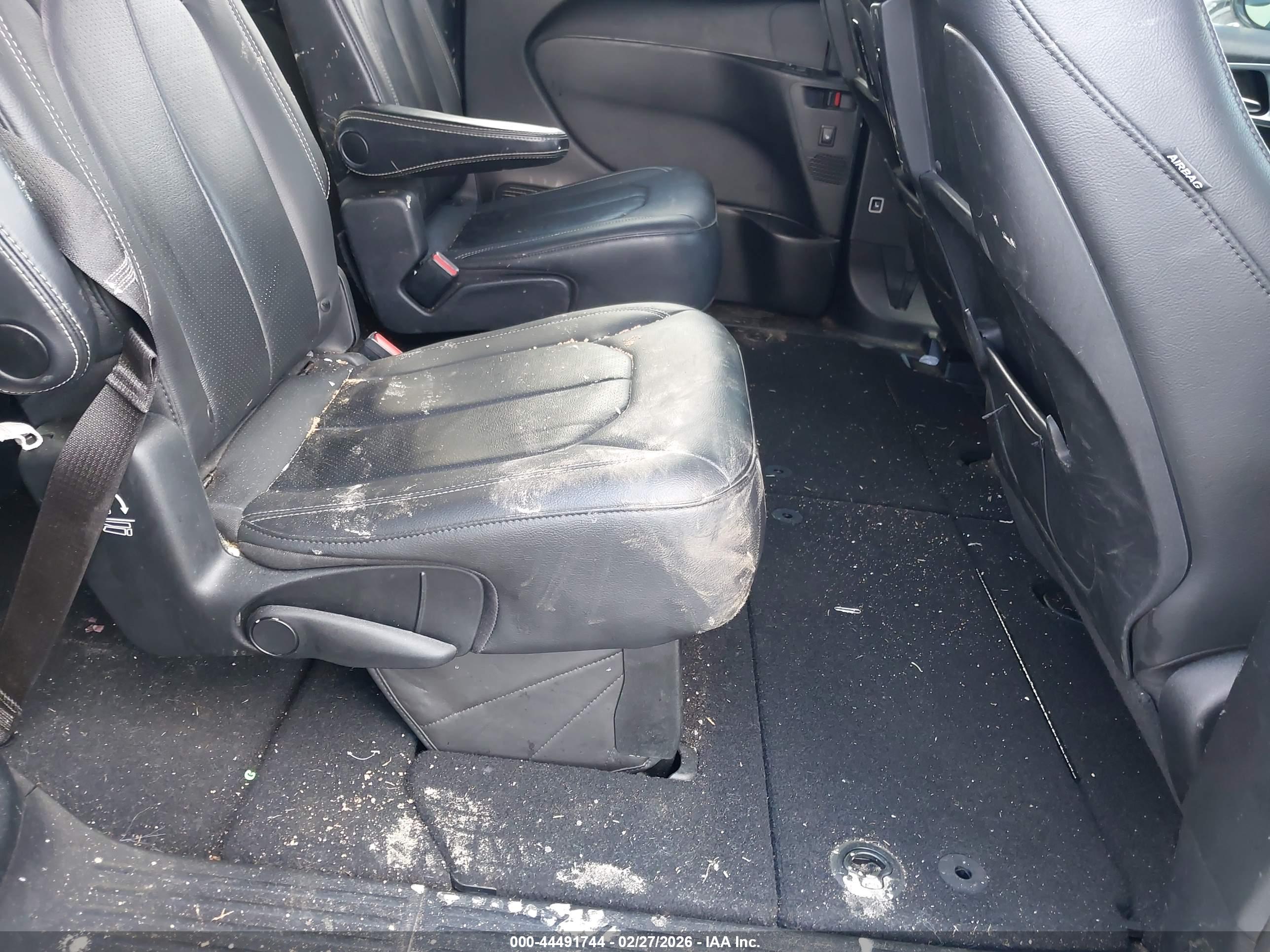 CHRYSLER PACIFICA image 8