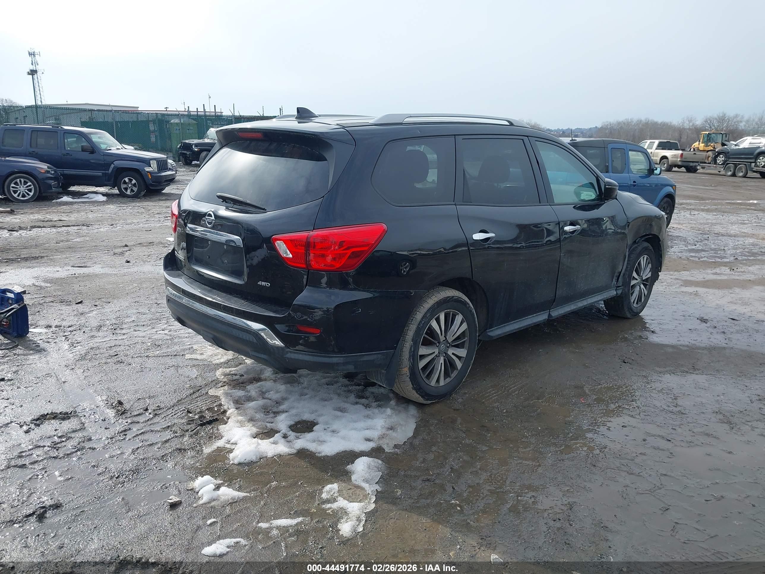 NISSAN PATHFINDER image 4