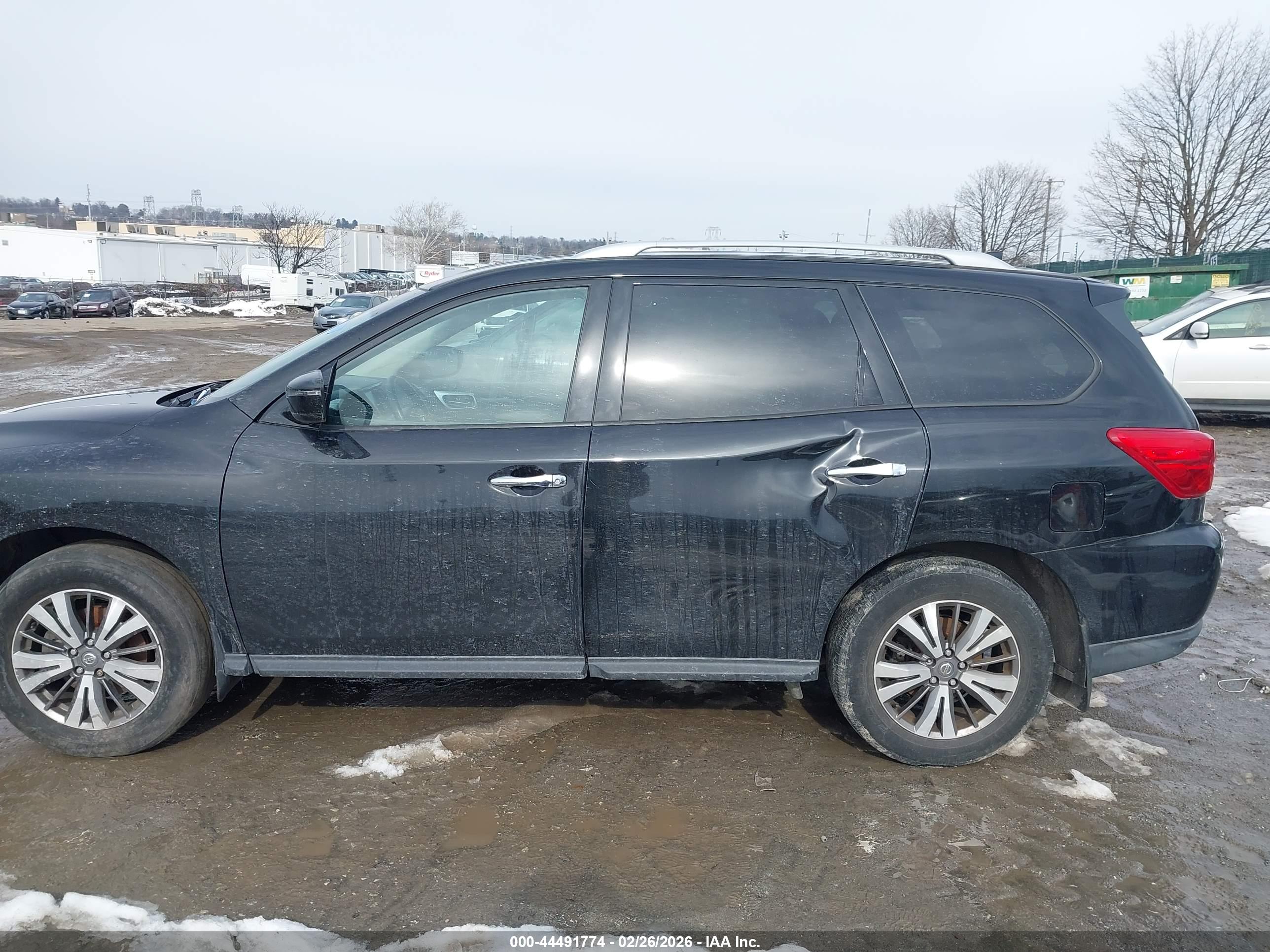 NISSAN PATHFINDER image 6