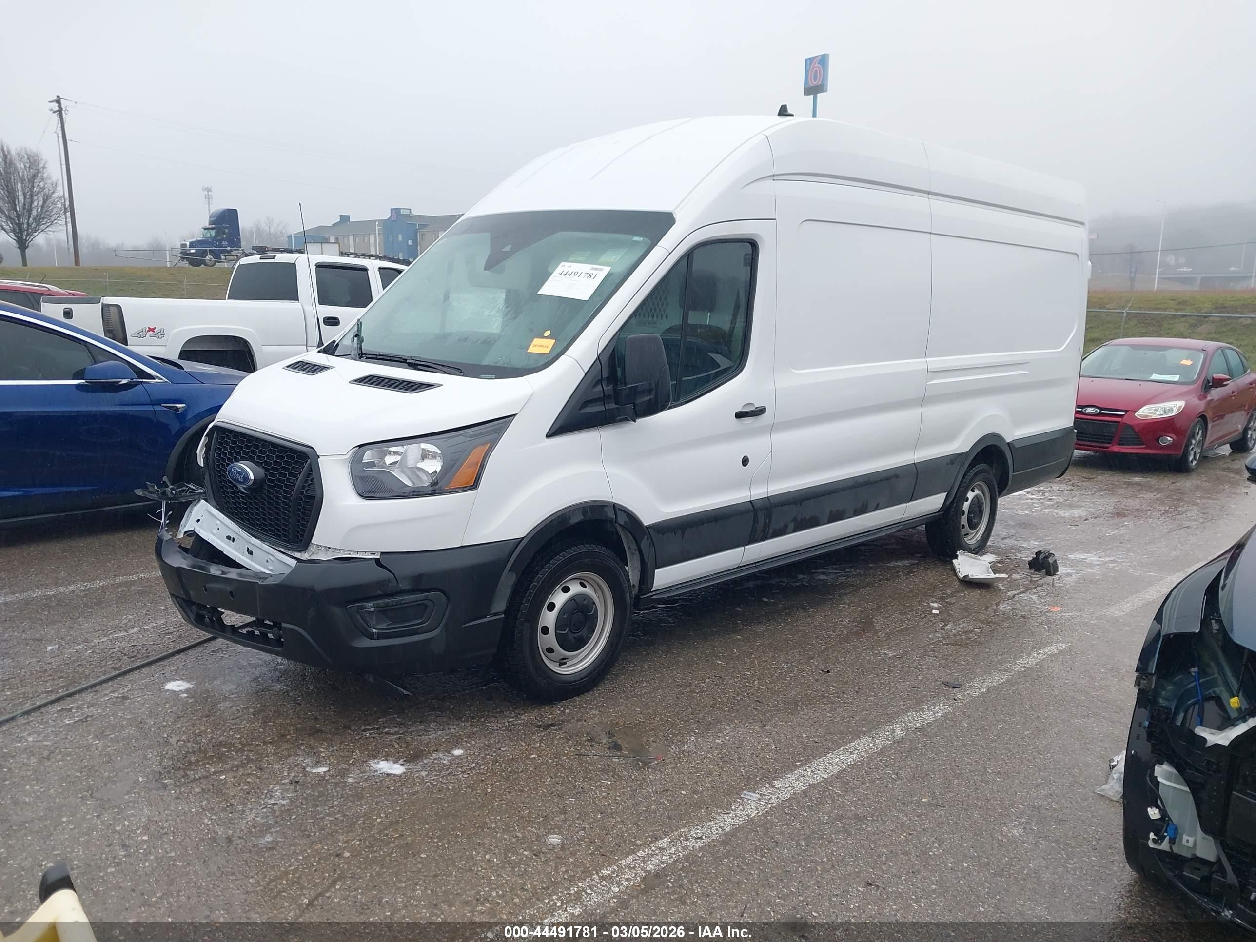 FORD TRANSIT-250 image 2