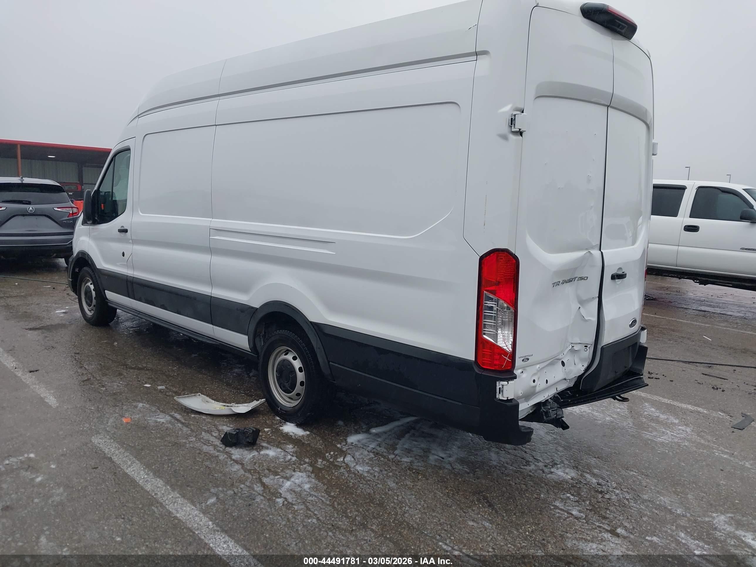 FORD TRANSIT-250 image 3
