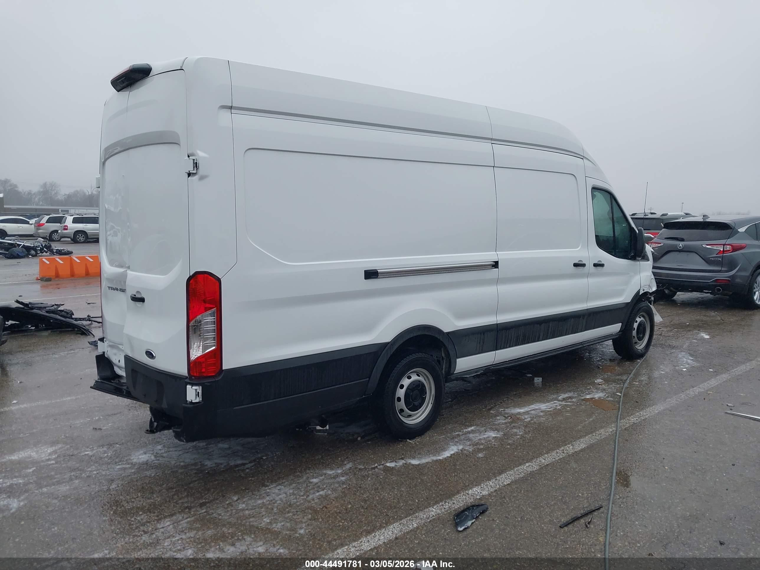 FORD TRANSIT-250 image 4