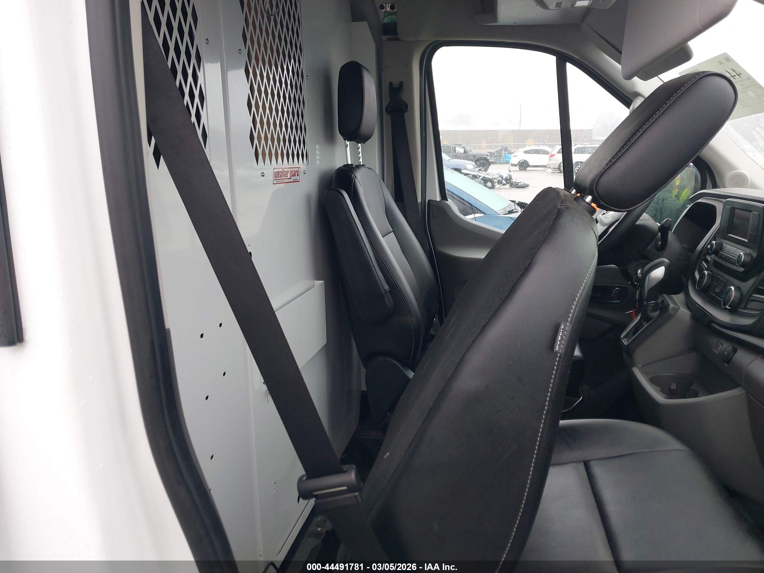 FORD TRANSIT-250 image 8