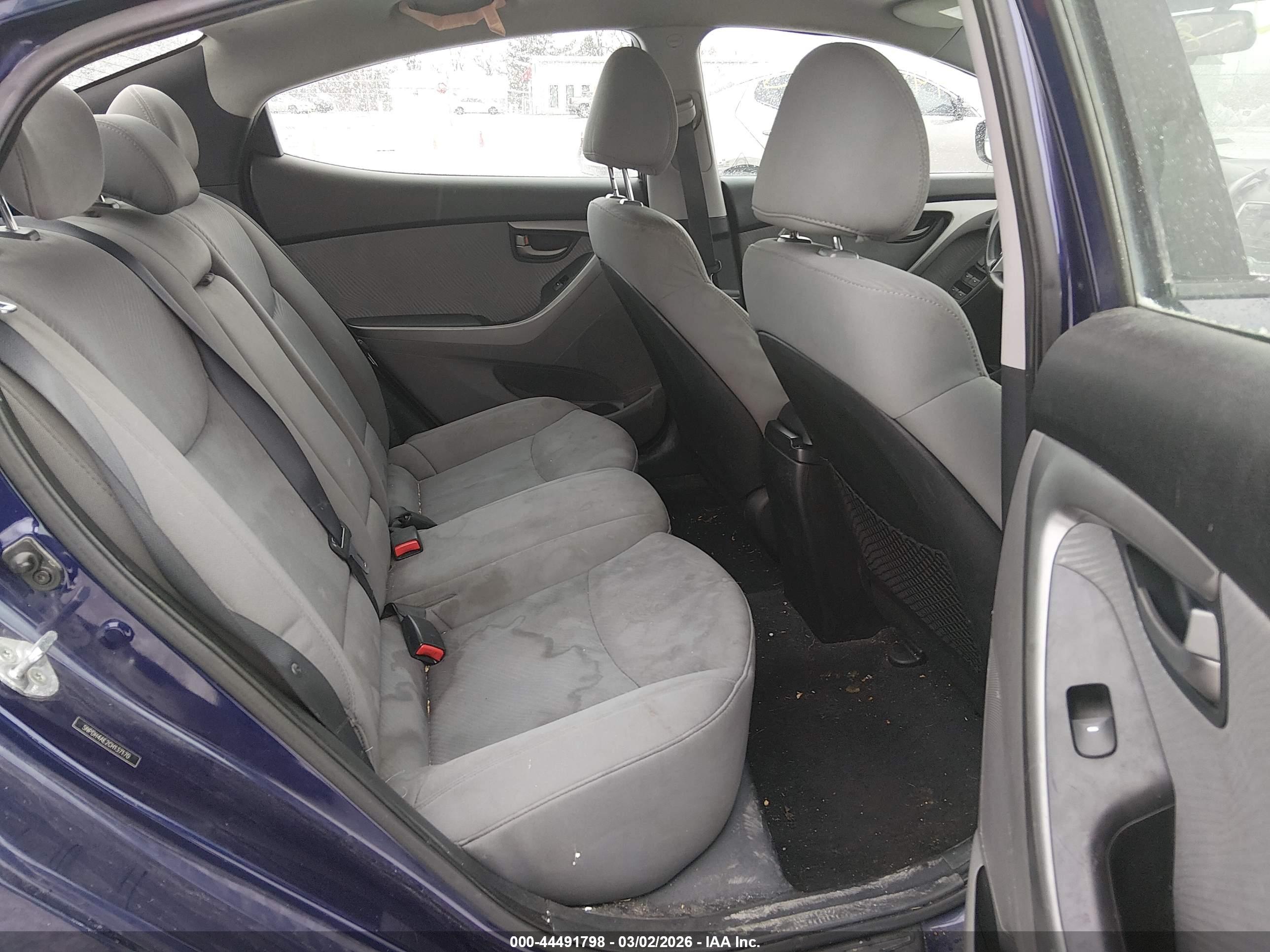 HYUNDAI ELANTRA image 8