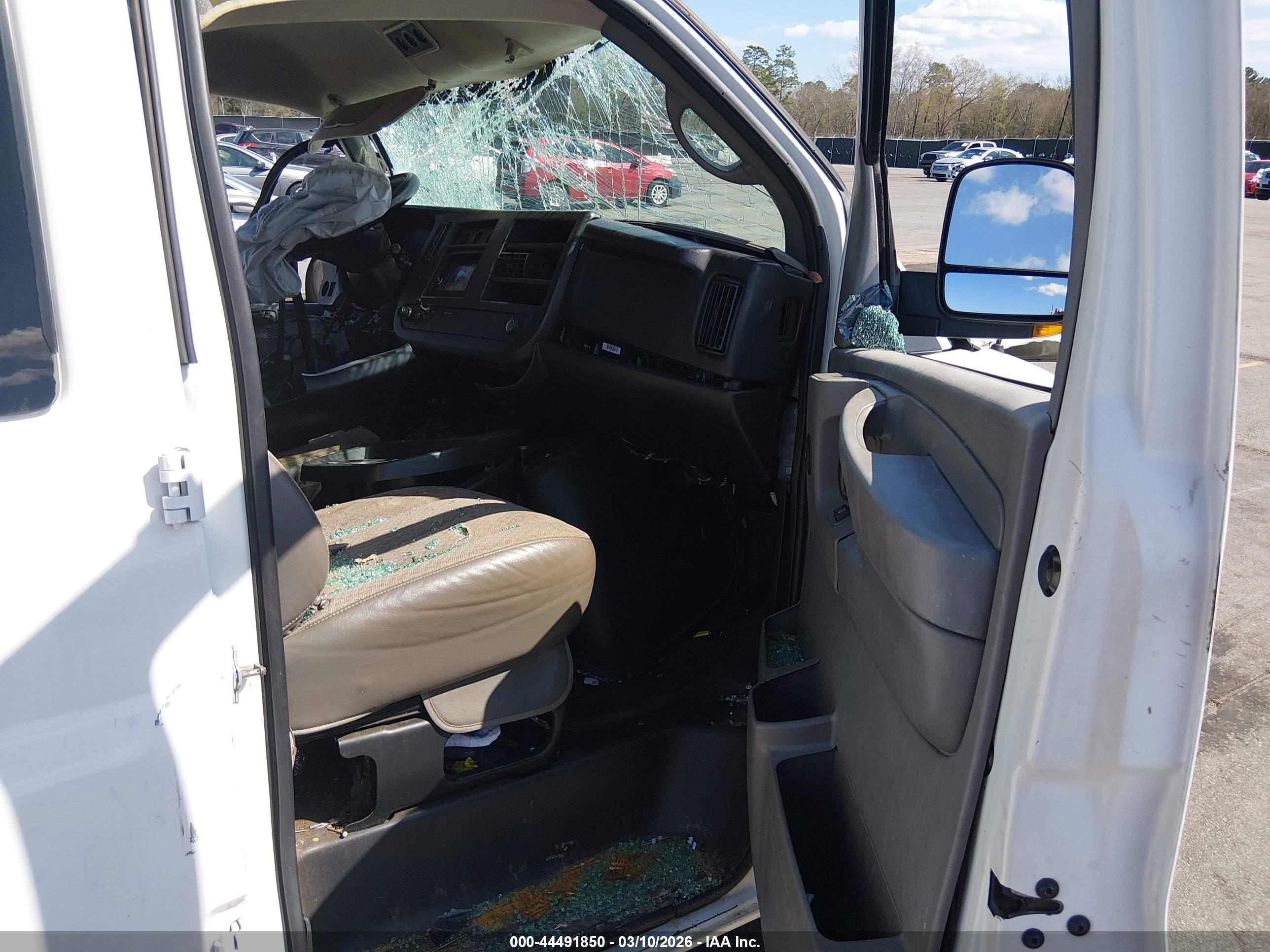 CHEVROLET EXPRESS image 5