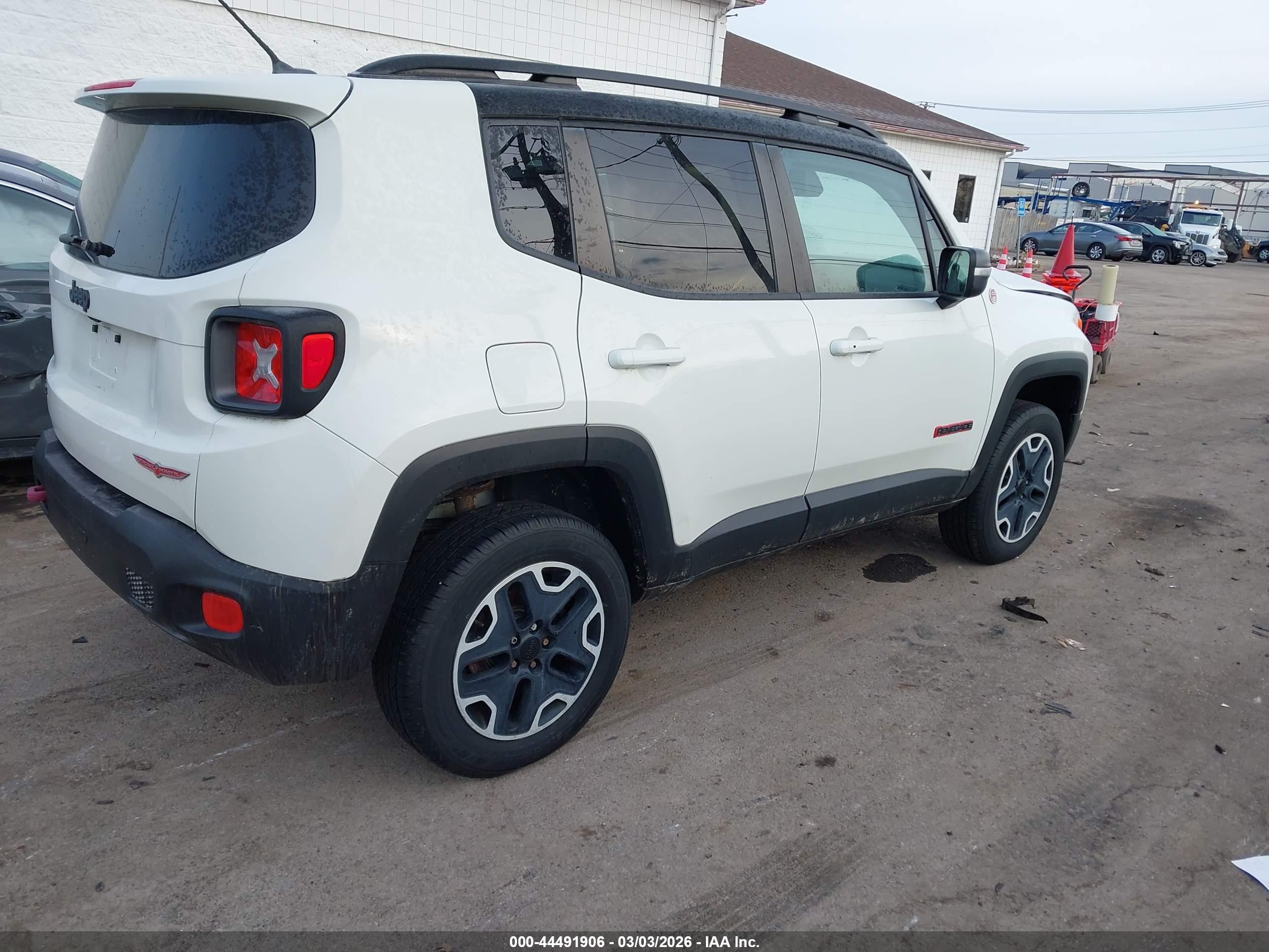 JEEP RENEGADE image 4