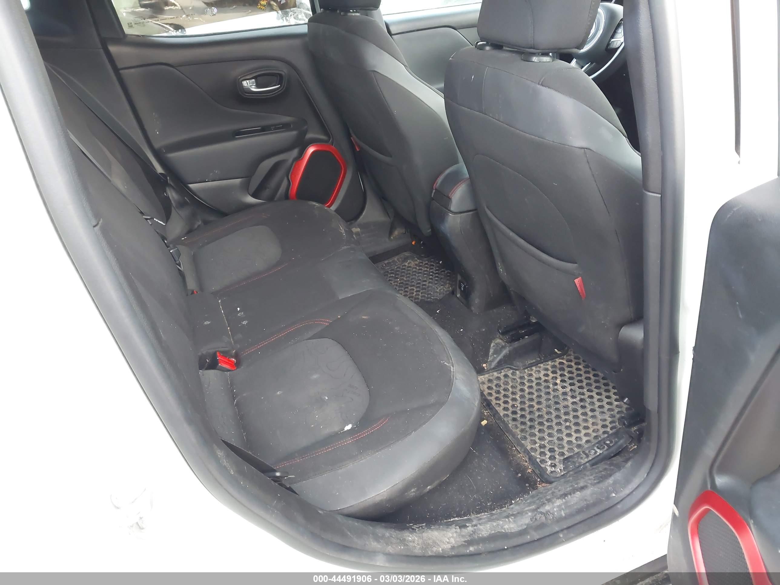 JEEP RENEGADE image 8