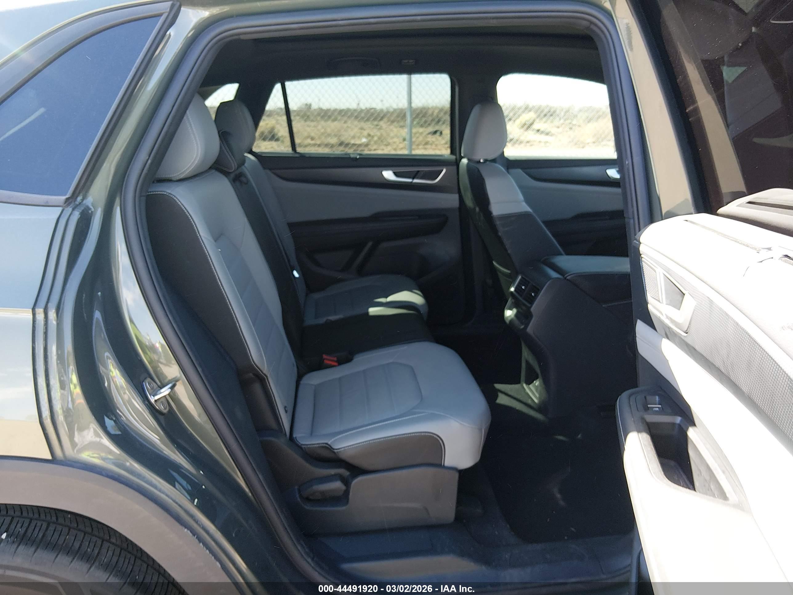 VOLKSWAGEN ATLAS image 8