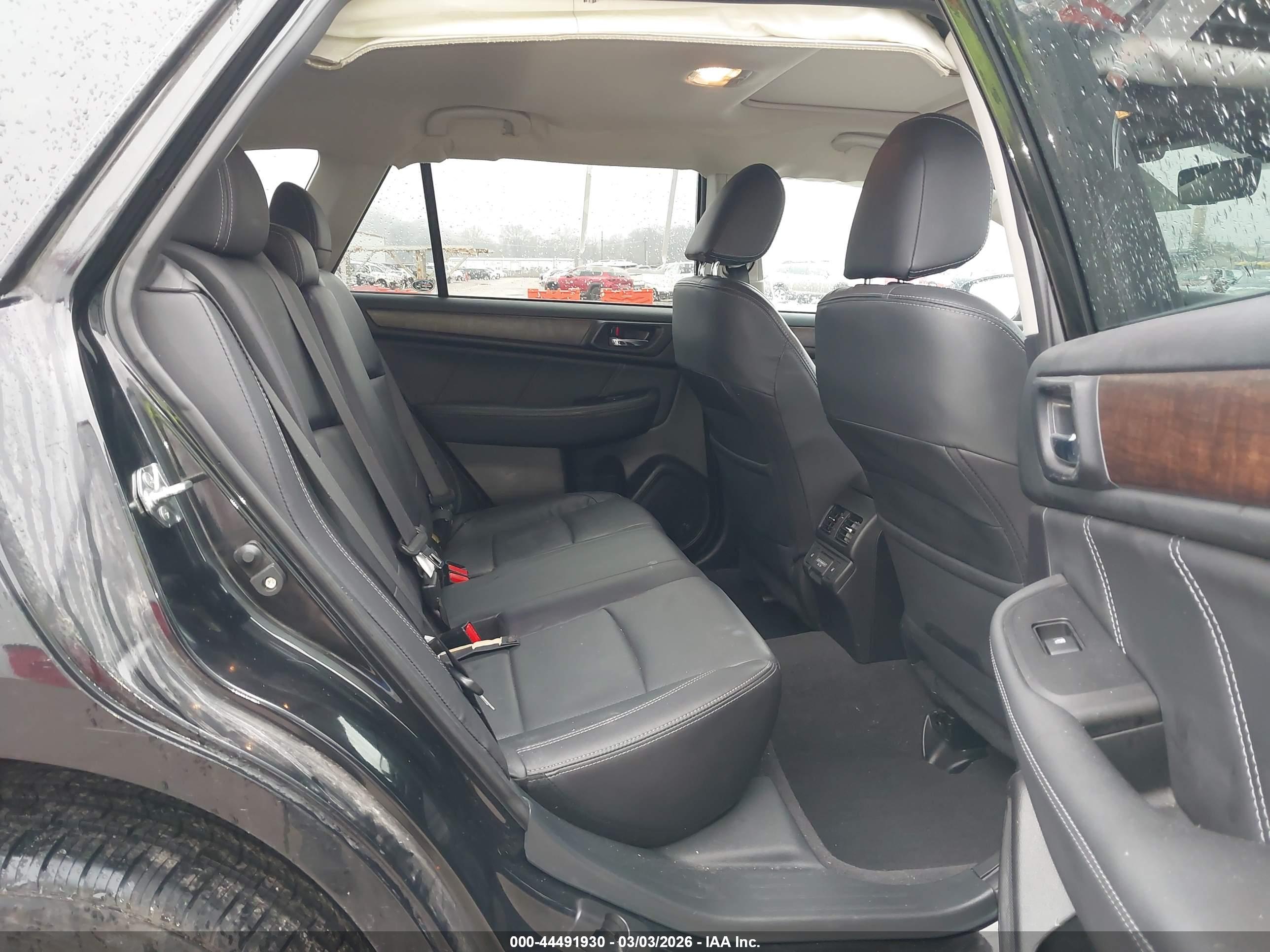SUBARU OUTBACK image 8