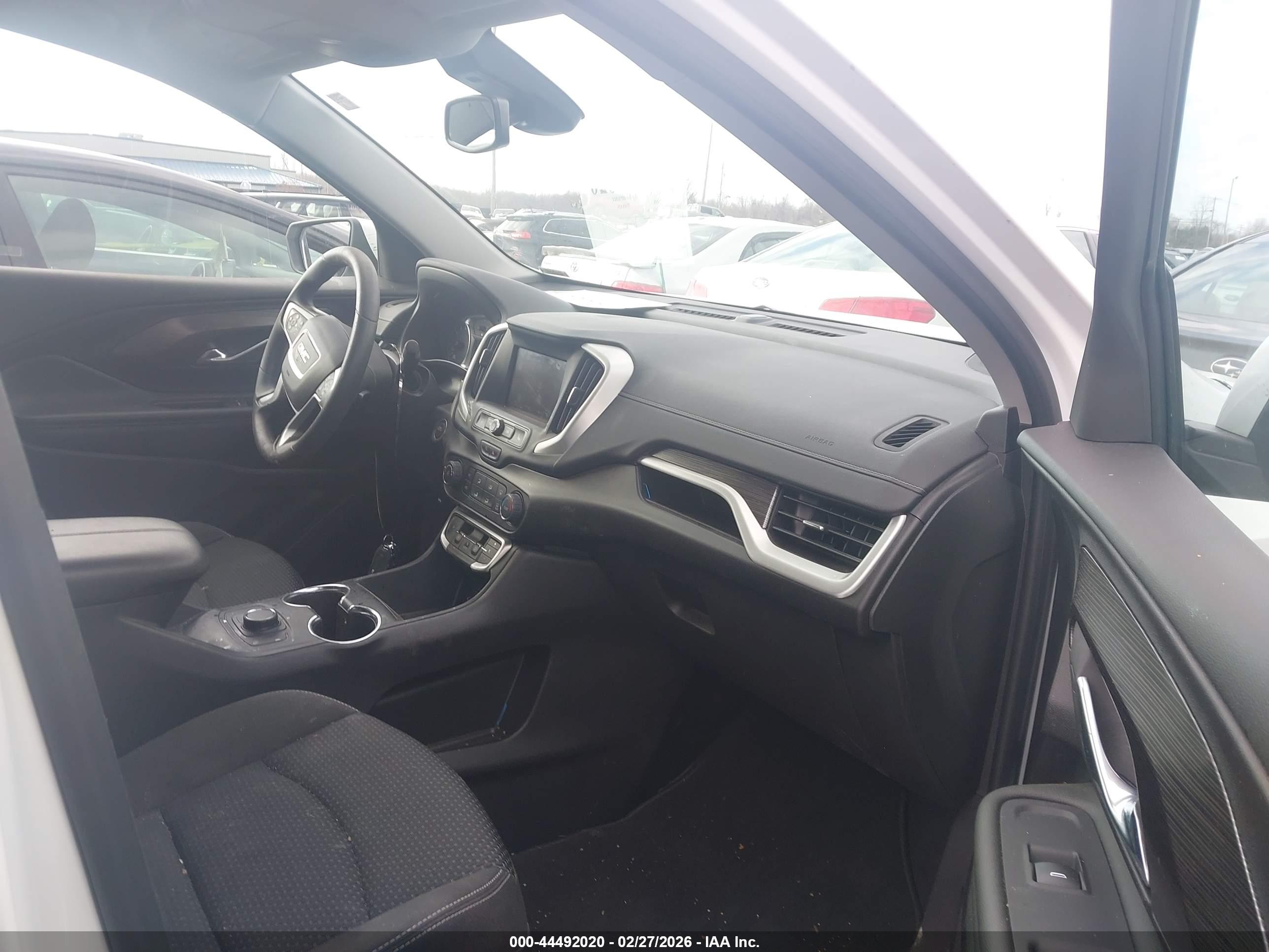 GMC TERRAIN image 5