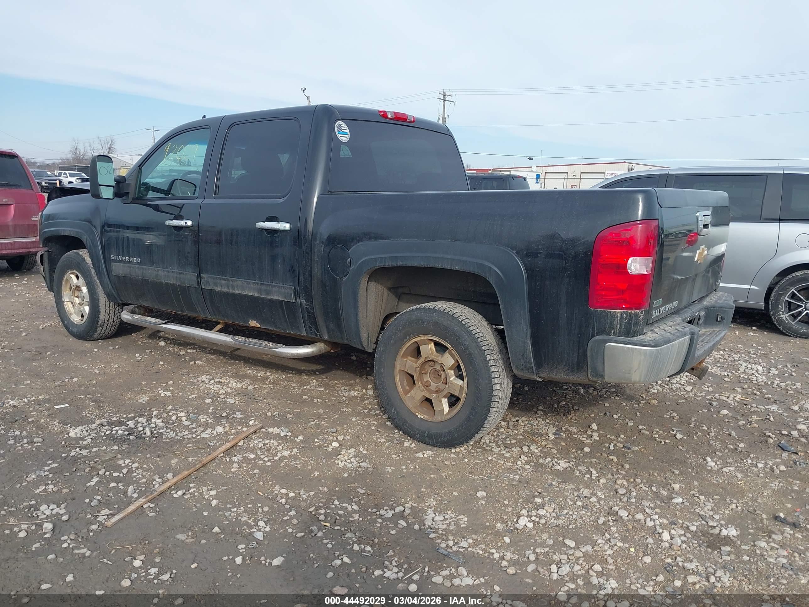 CHEVROLET SILVERADO image 3