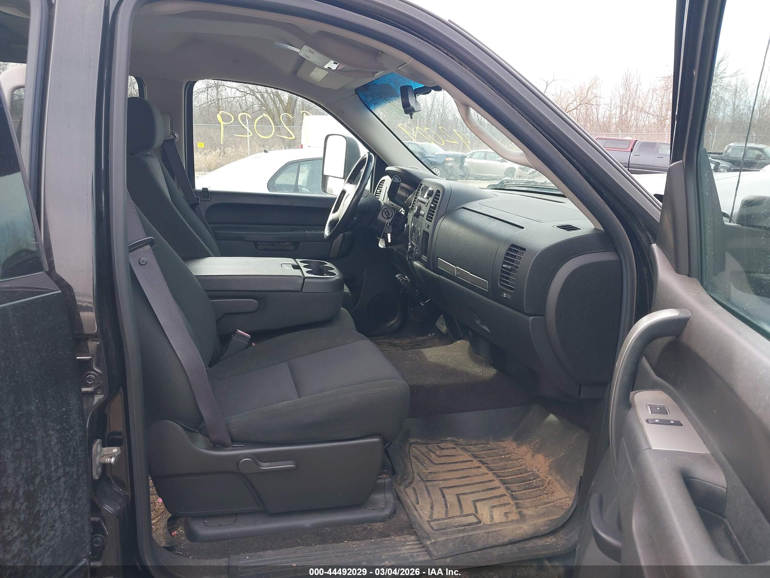 CHEVROLET SILVERADO image 5