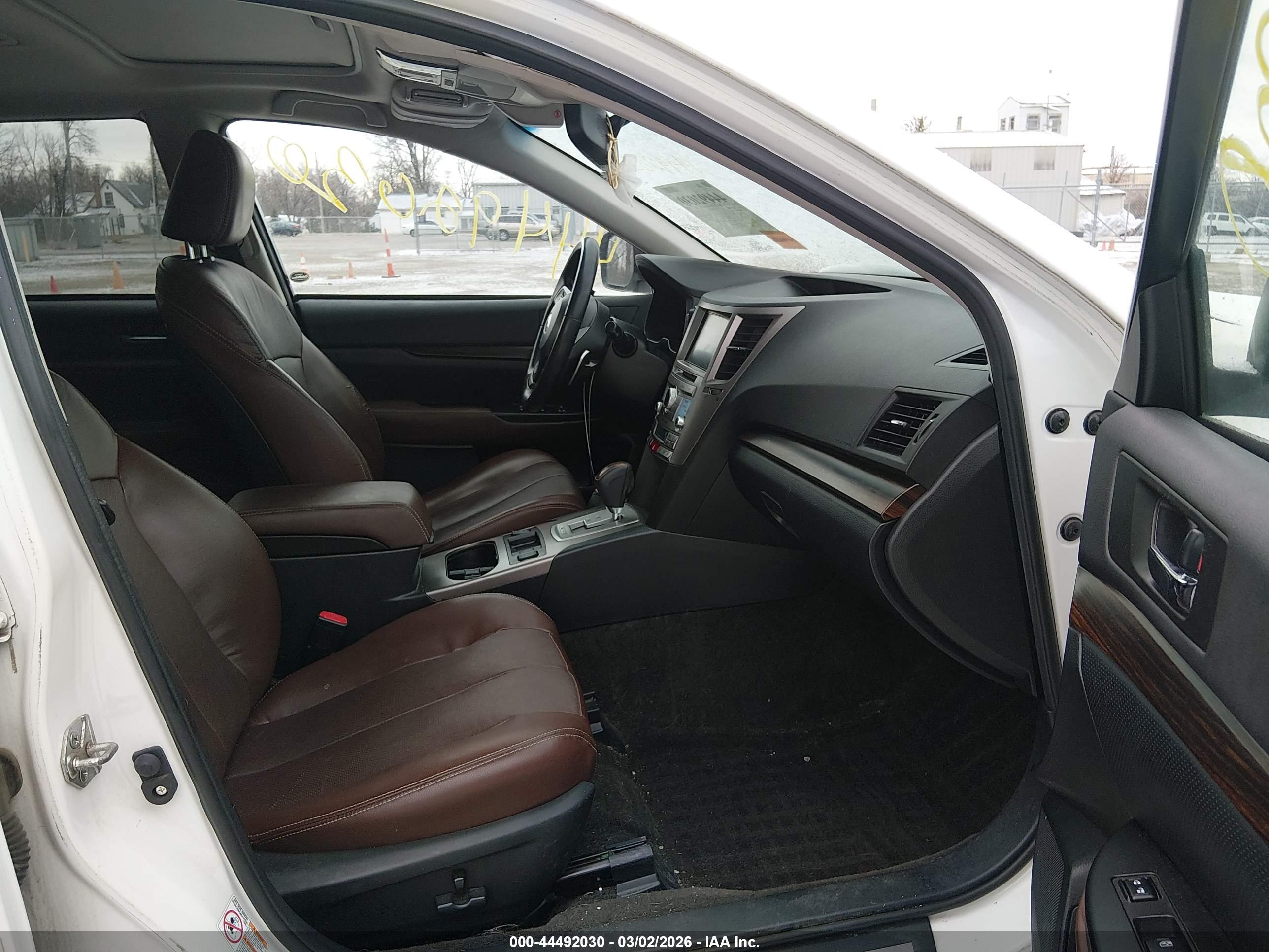 SUBARU OUTBACK image 5