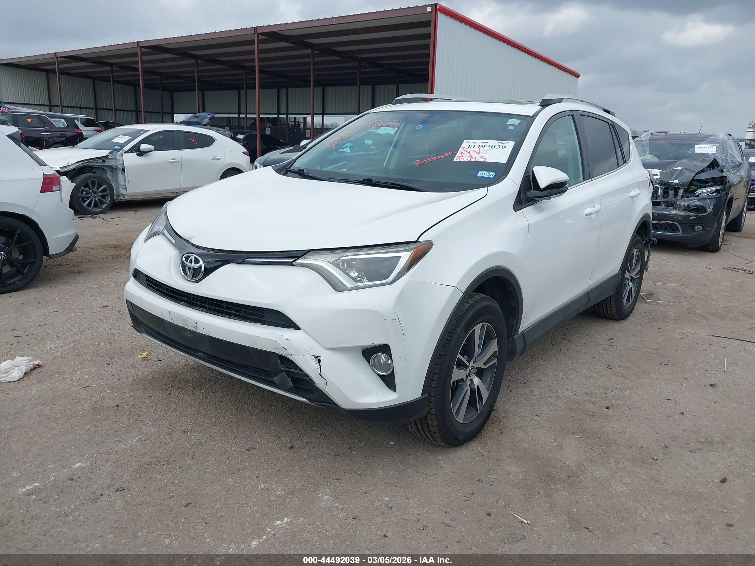 TOYOTA RAV4 image 2