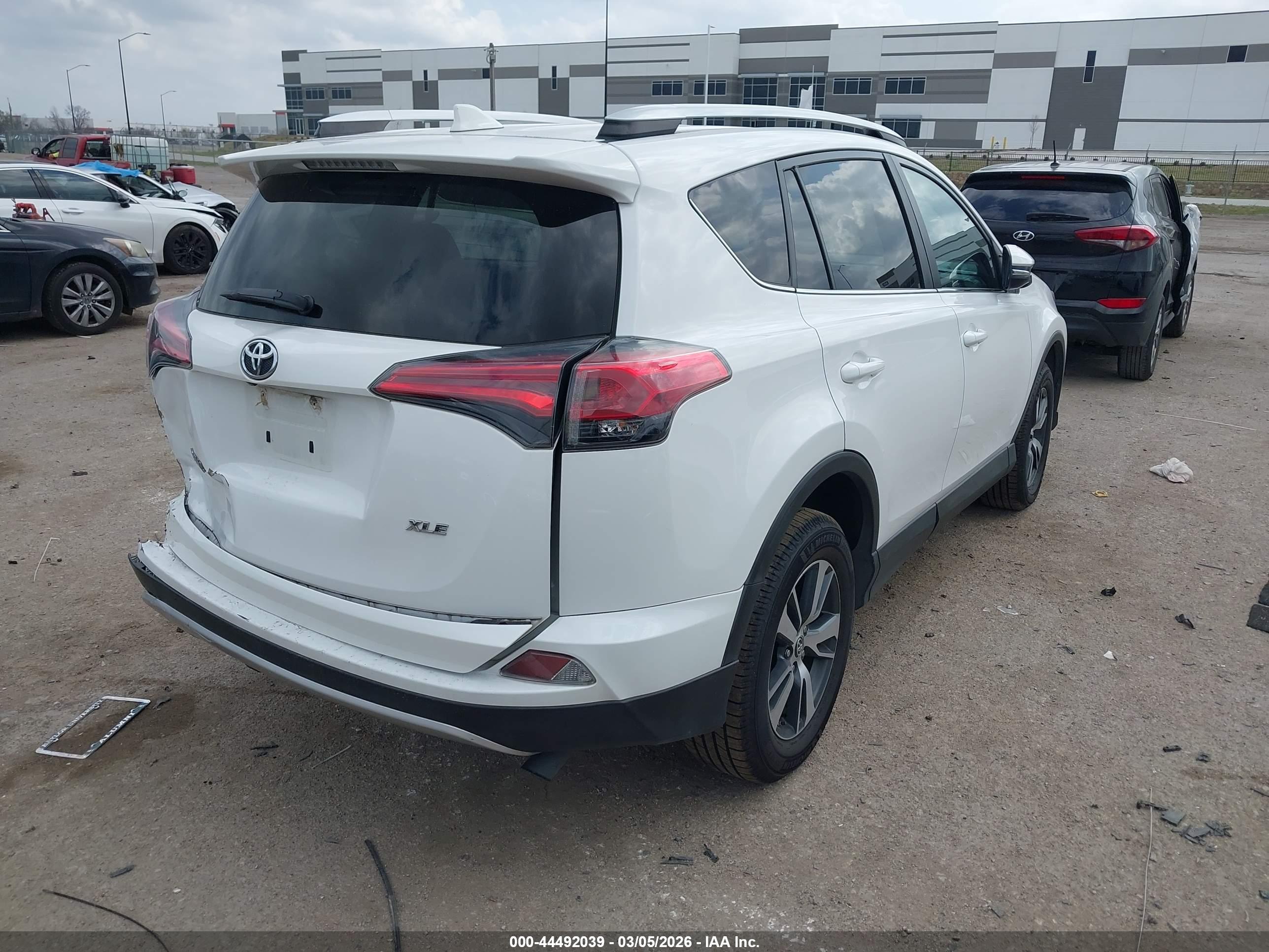TOYOTA RAV4 image 4