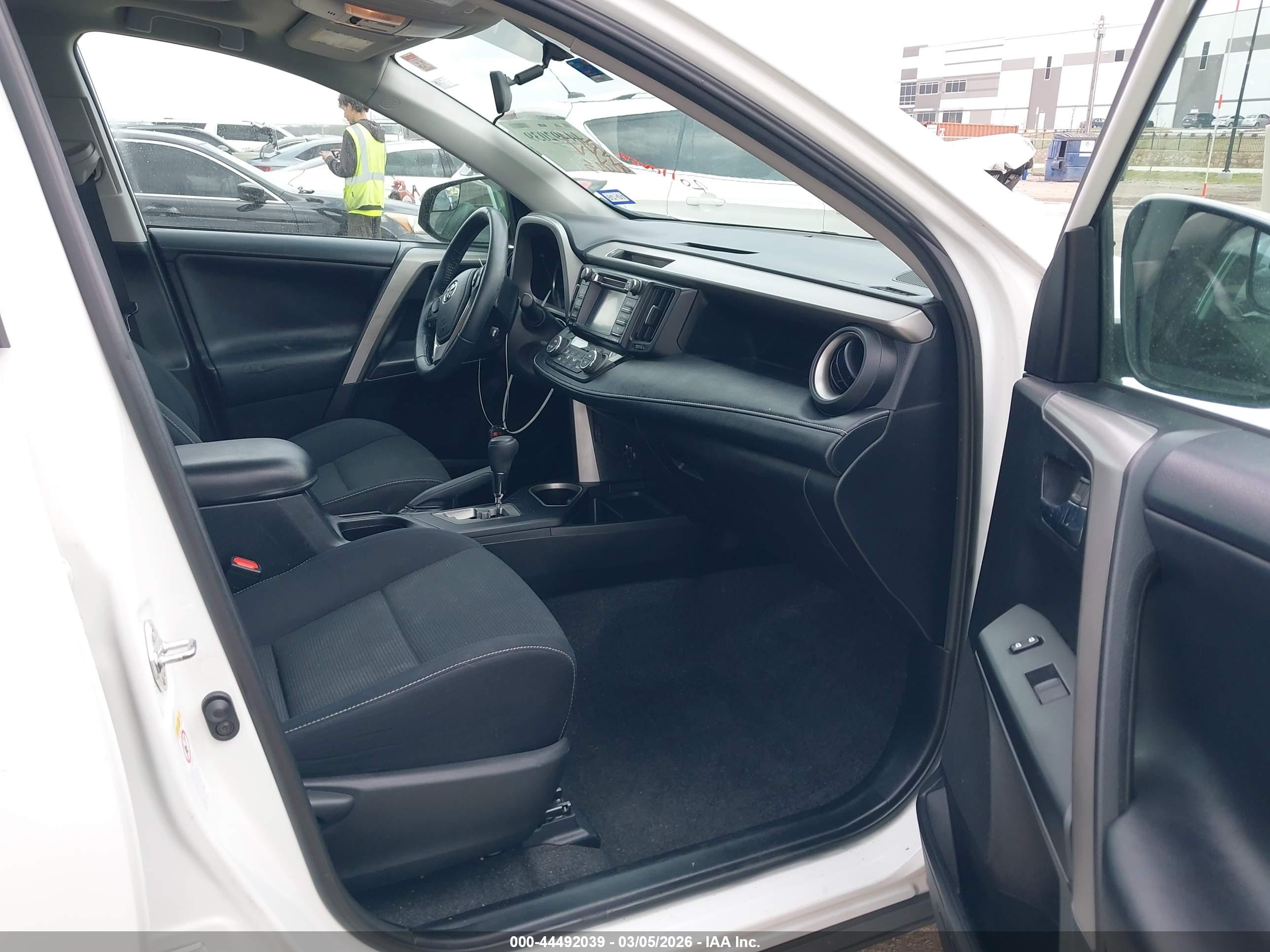 TOYOTA RAV4 image 5