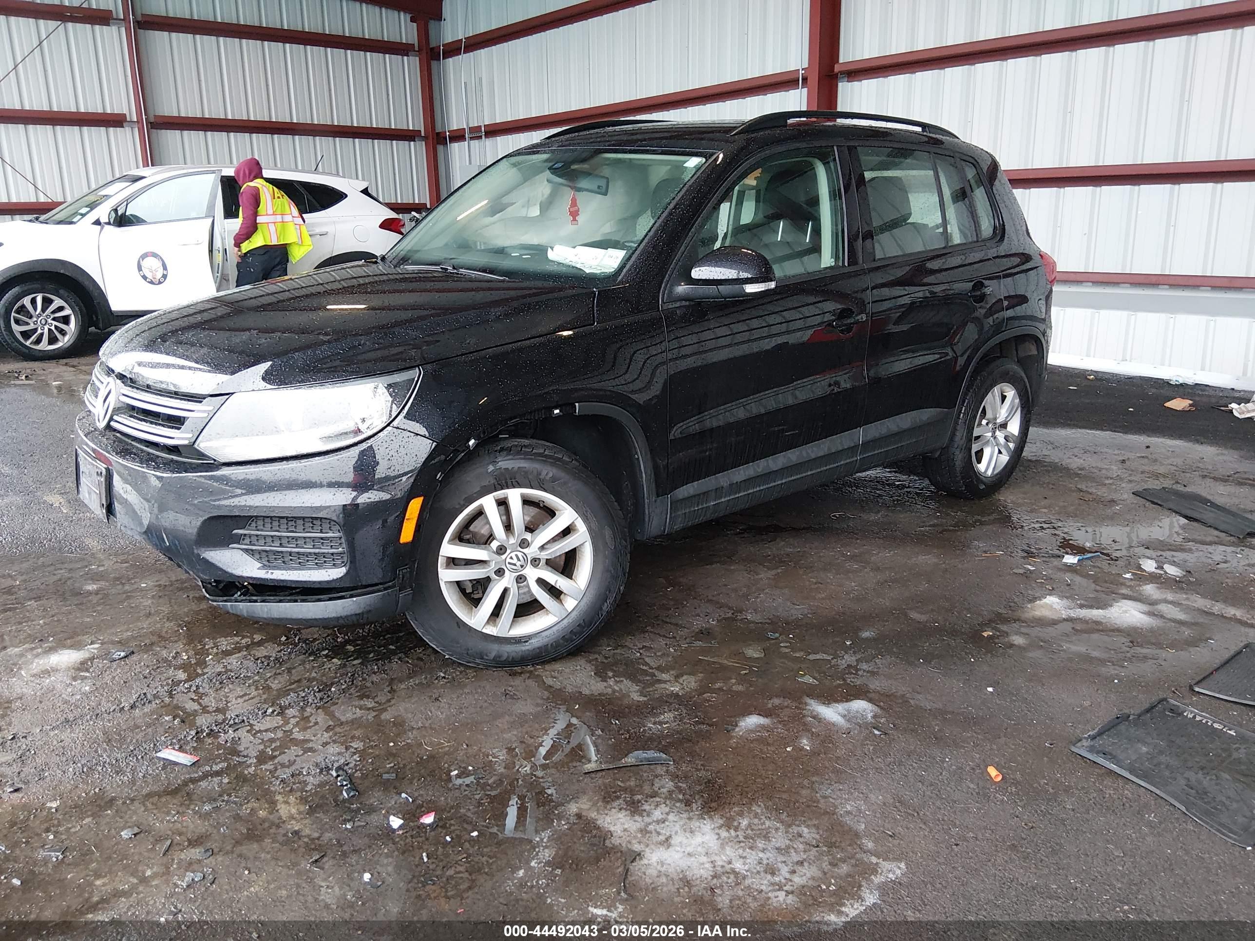 VOLKSWAGEN TIGUAN image 2