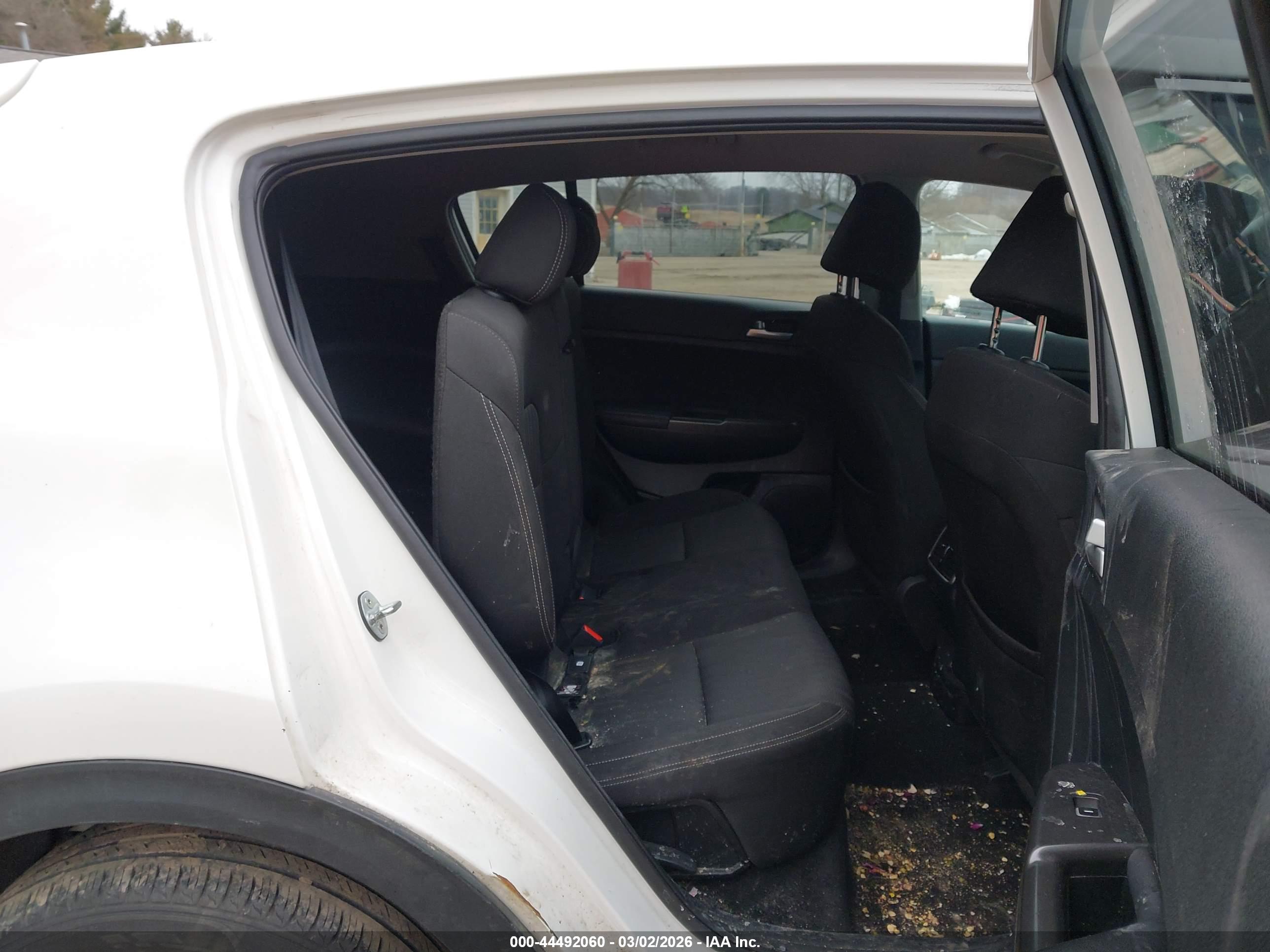 KIA SPORTAGE image 8