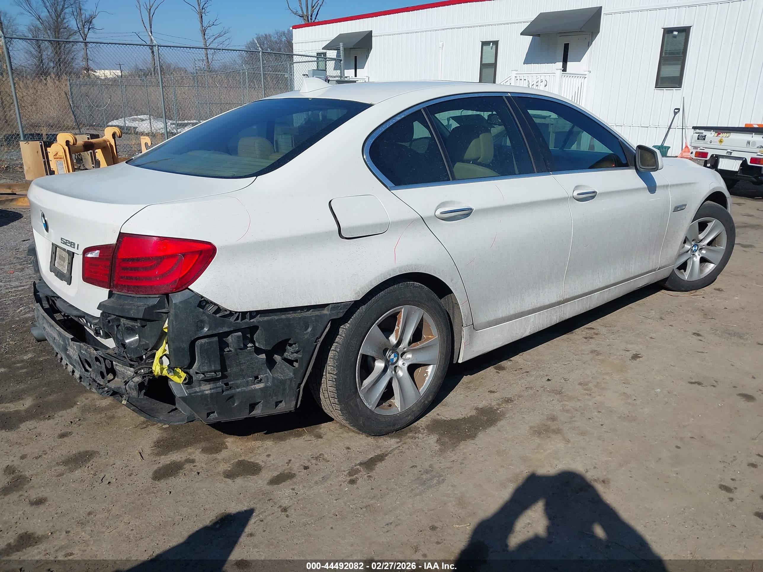 BMW 528I image 4