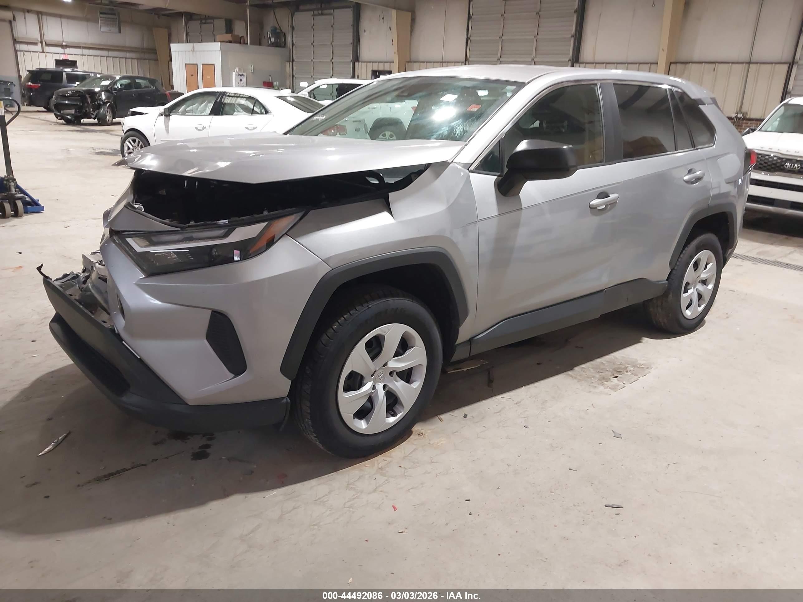 TOYOTA RAV4 image 2