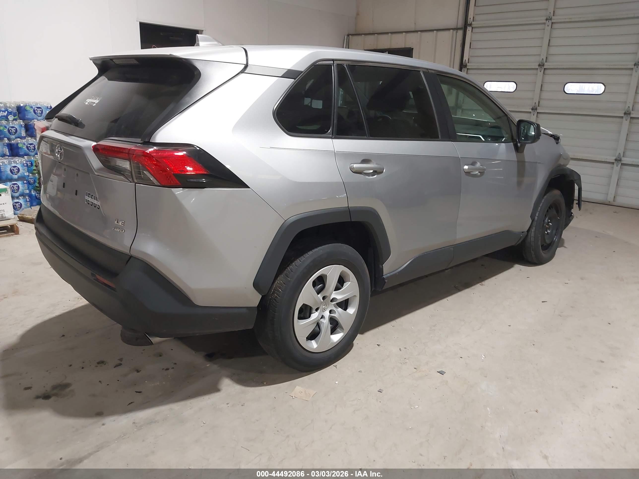 TOYOTA RAV4 image 4