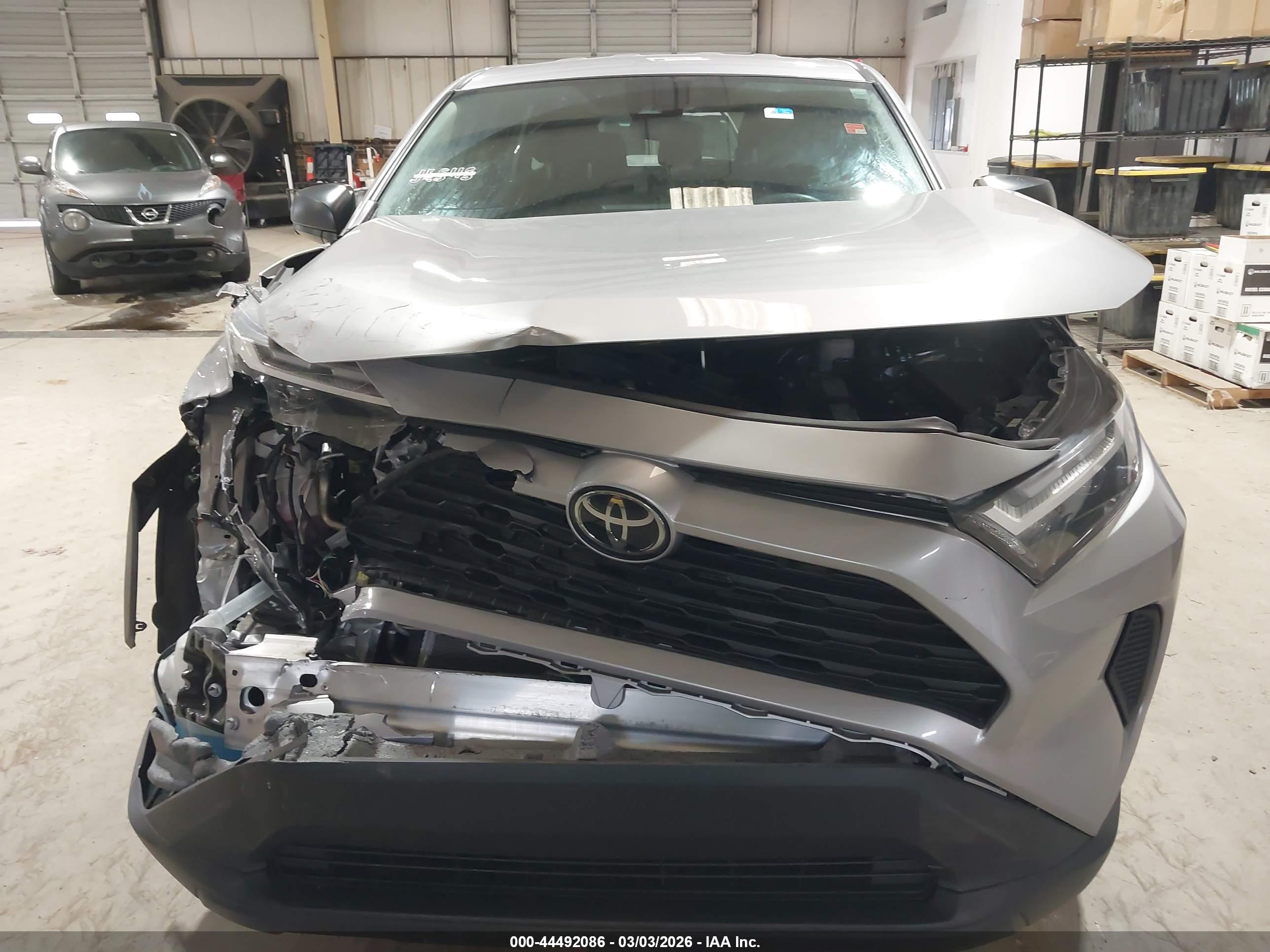 TOYOTA RAV4 image 6